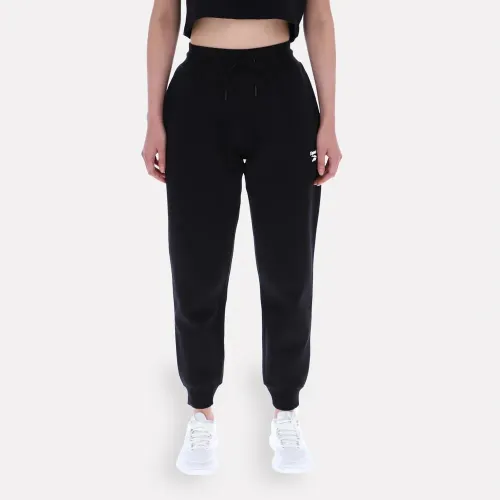 Jogger Reebok Deportiva Mujer Erika Cuffed Jogger color negro | Platanitos