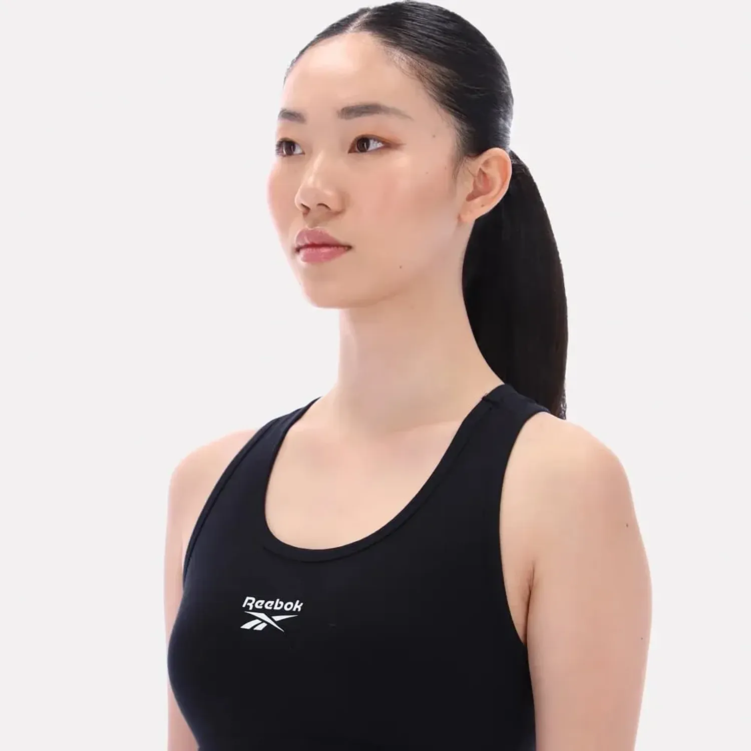 Top Reebok Deportiva Mujer Piper Scoop Neck Small Logo color negro | Platanitos