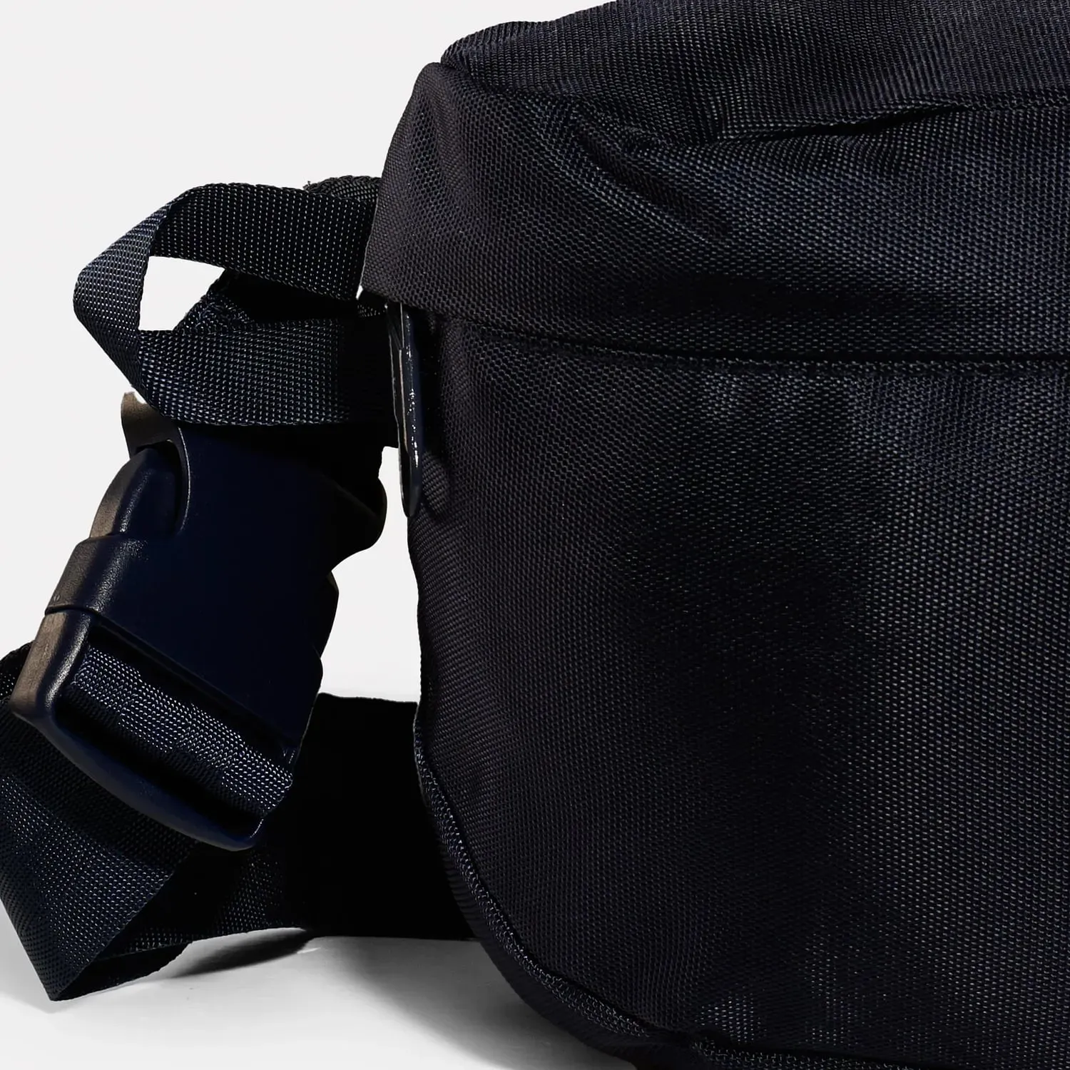 Canguro Reebok Training Unisex Lockup  Waistbag color negro | Platanitos