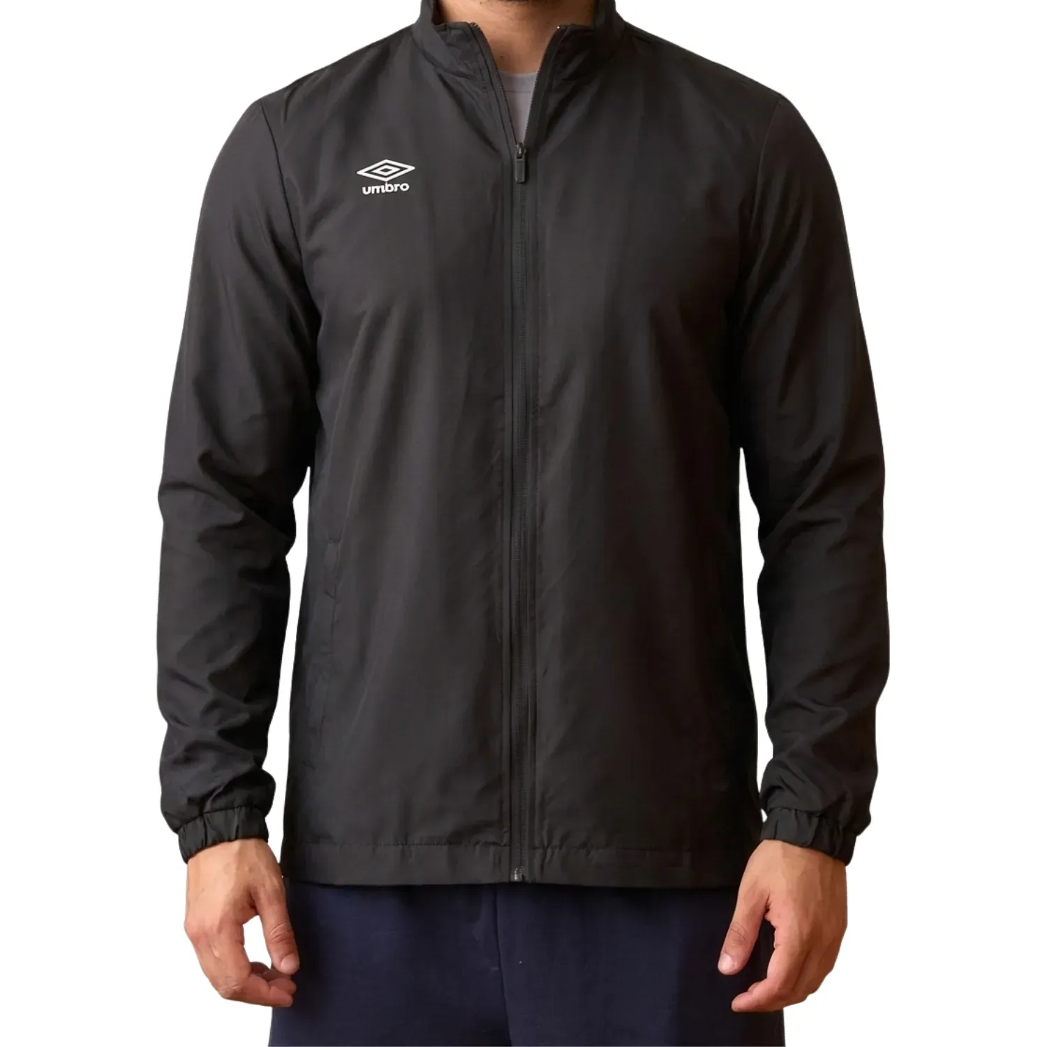 Casaca Umbro Hombre Windbreaker color negro | Platanitos