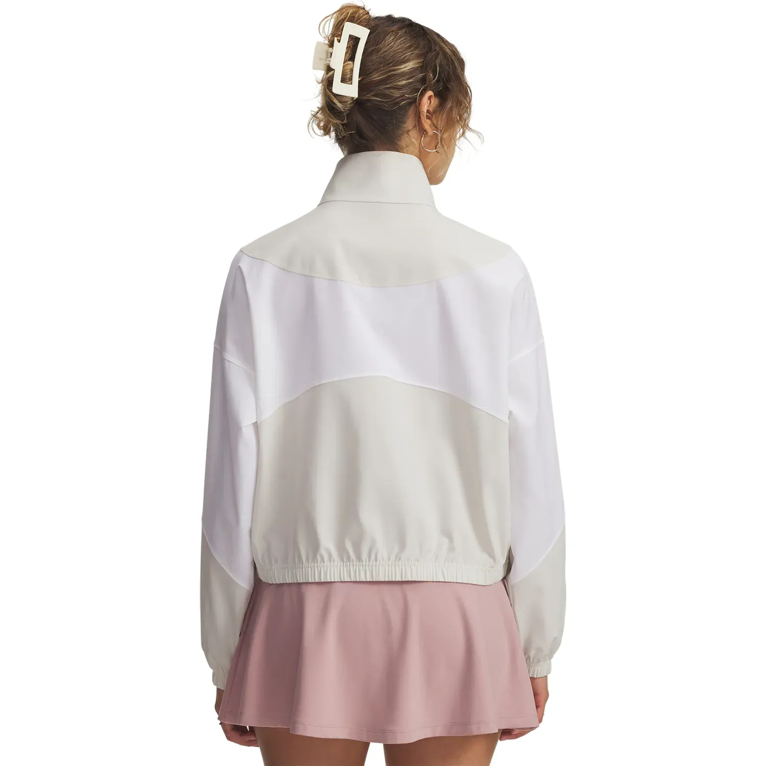 Under Armour Casaca Under Armour Deportiva Mujer Rival Woven color beige | Platanitos