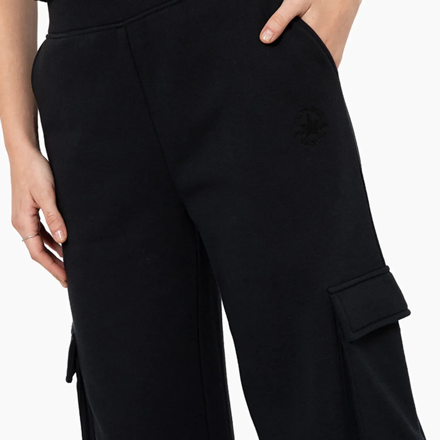 Converse Pantalon Converse Deportivo Mujer Cargo Flare color negro | Platanitos