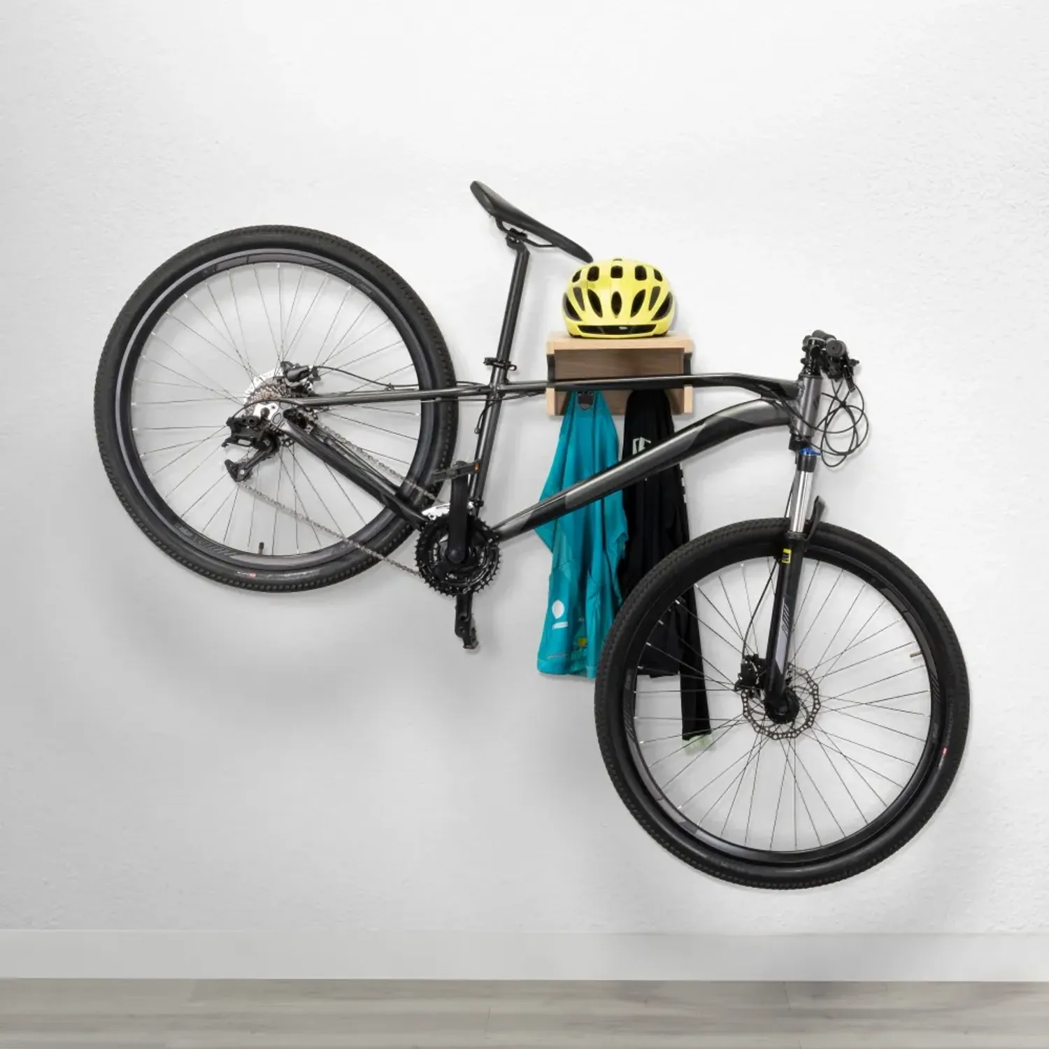 TUHOME Repisa Tuhome Soporte De Bicicleta Casper color rovere | Platanitos