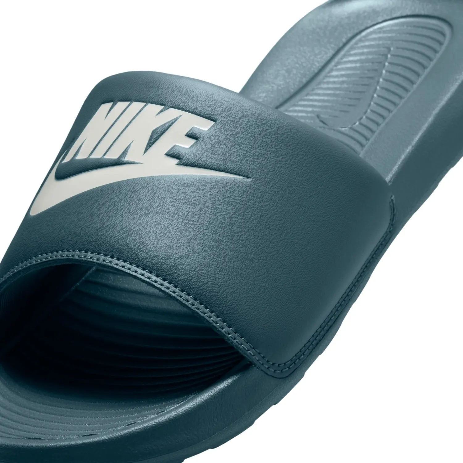Sandalias Nike Hombre Victori One Slide color tiza | Platanitos
