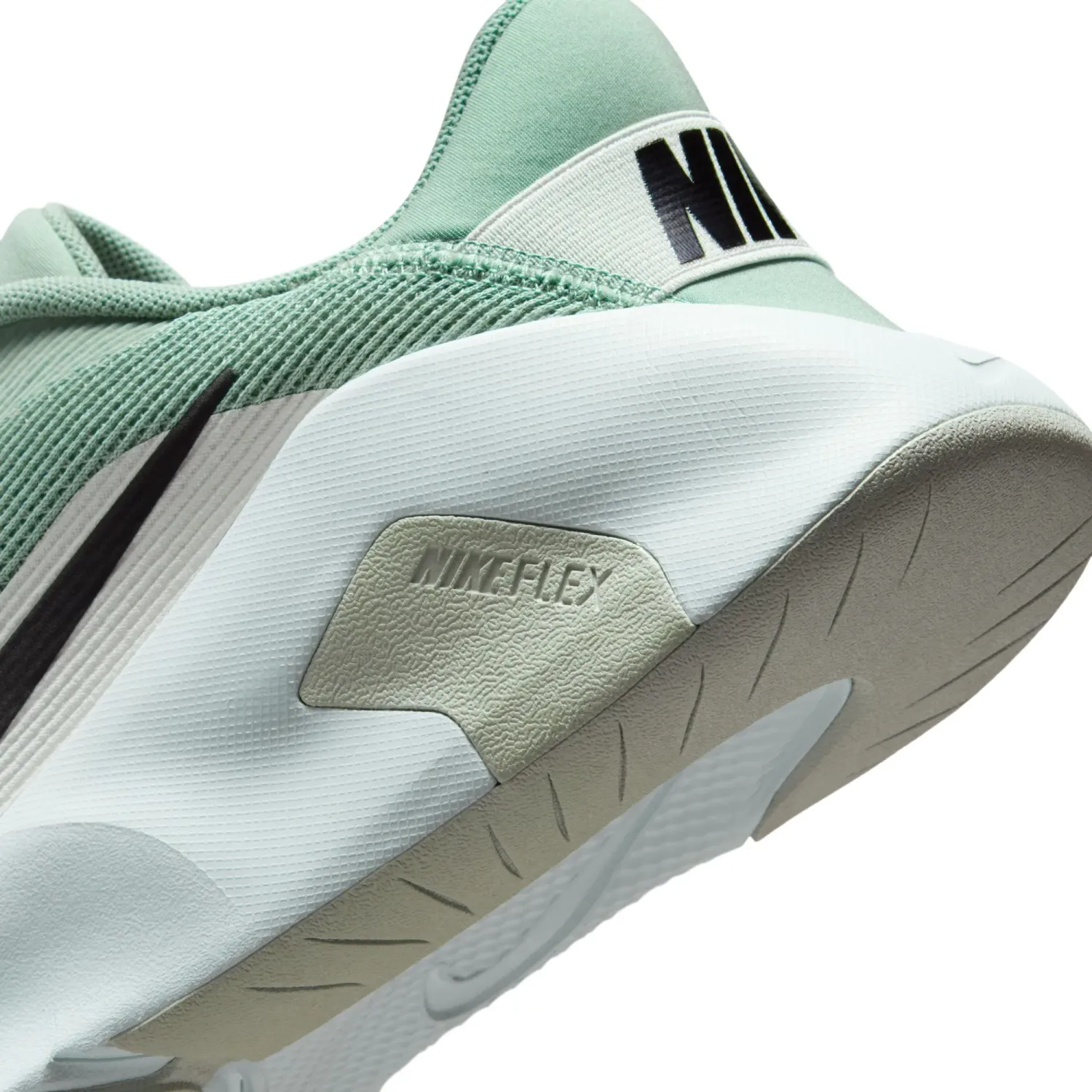 Zapatillas Nike Training Mujer Flex Train color blanco | Platanitos