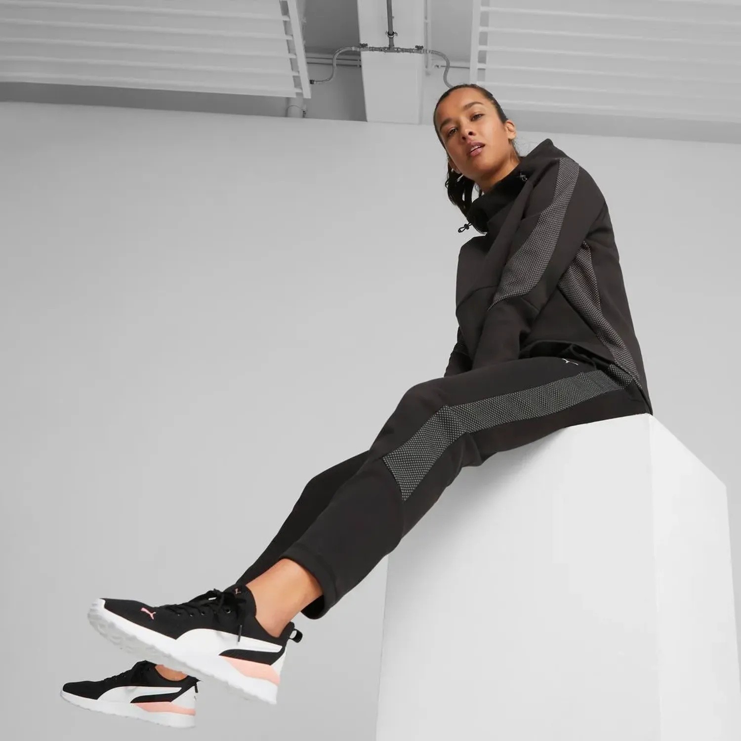 Puma Zapatillas Puma Urbanas Mujer Anzarun Lite Wns color negro | Platanitos
