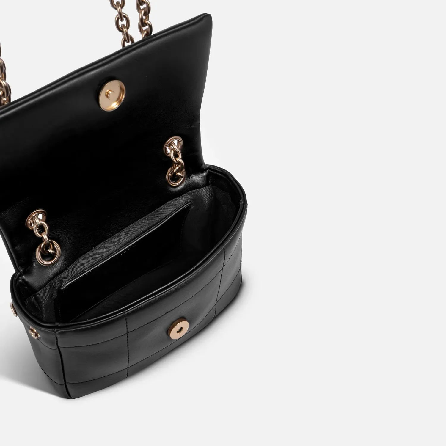 Bolso Crepier Mujer Flap Kaie Chico color negro | Platanitos