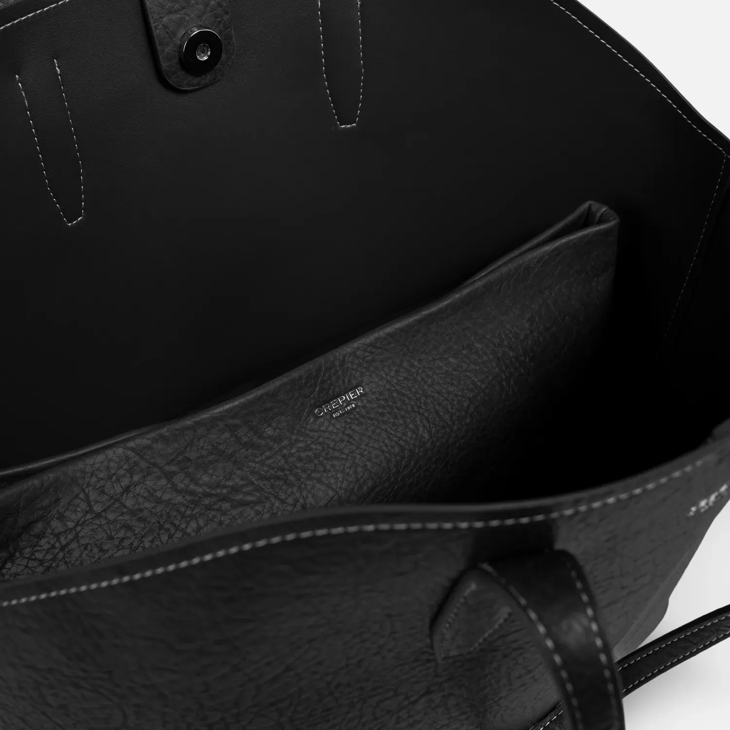 Tote Crepier Mujer Ravyn Grande color negro | Platanitos