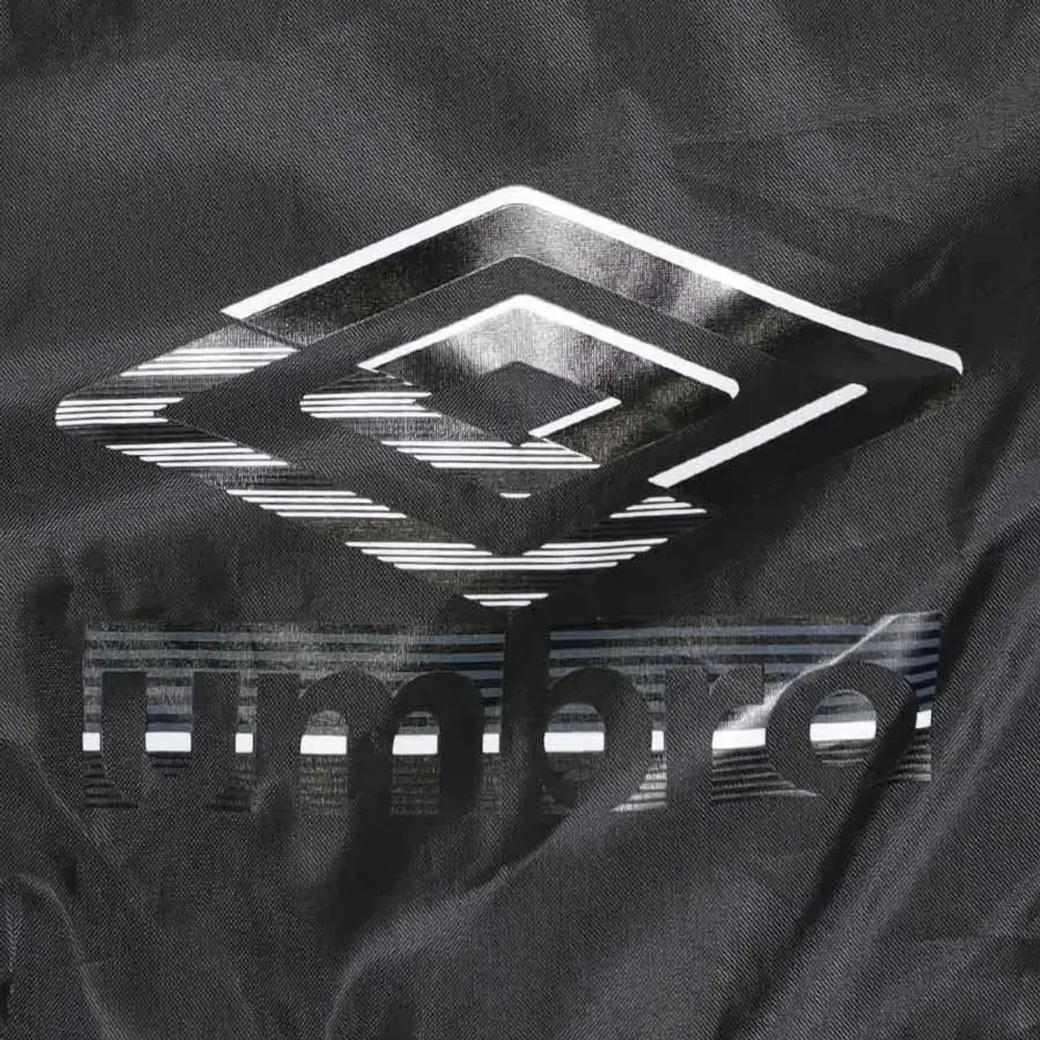 Umbro Gymsack Umbro Unisex Glitch Gymsack color negro | Platanitos