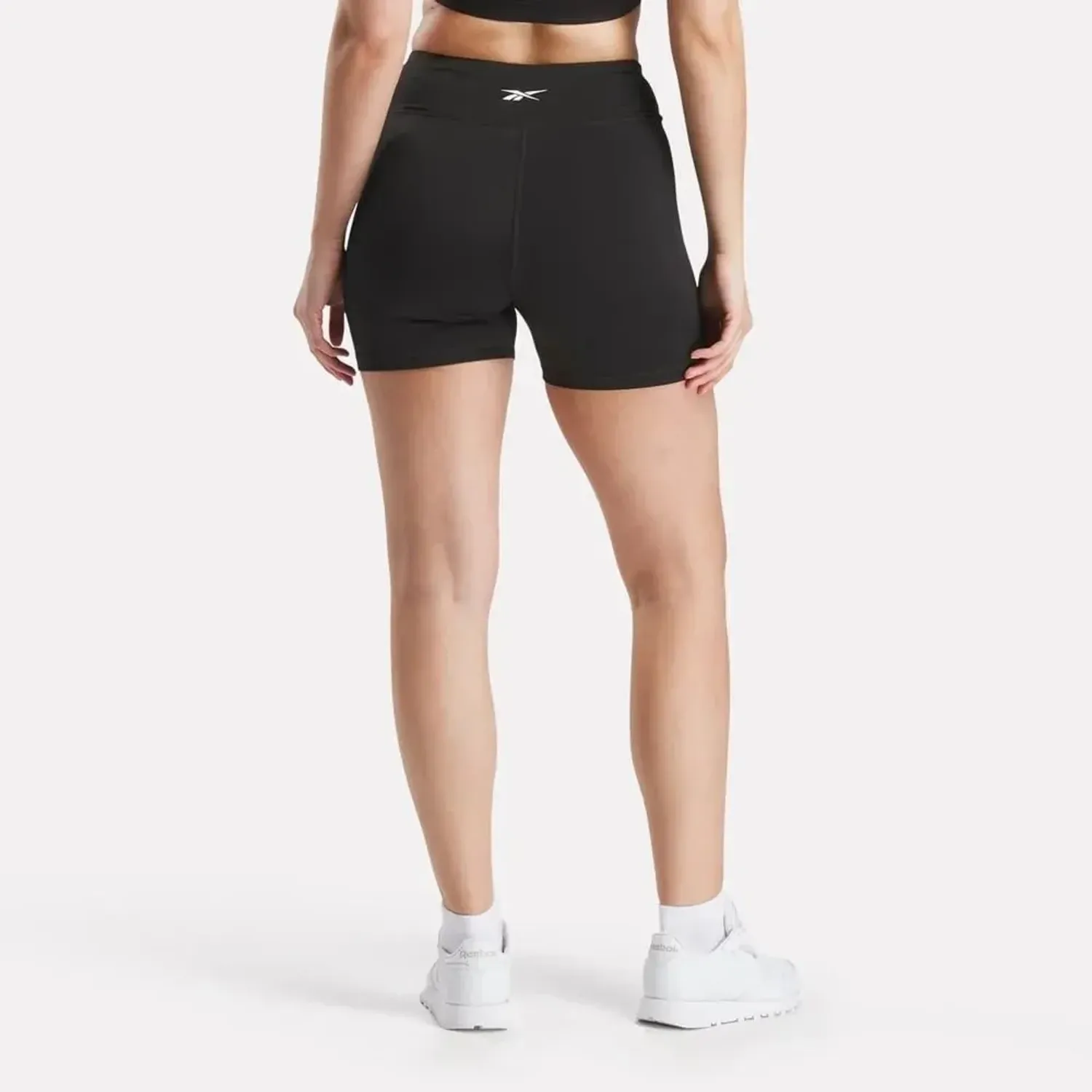 Short Reebok Training Mujer Core Train High Rise Bike Short color negro | Platanitos
