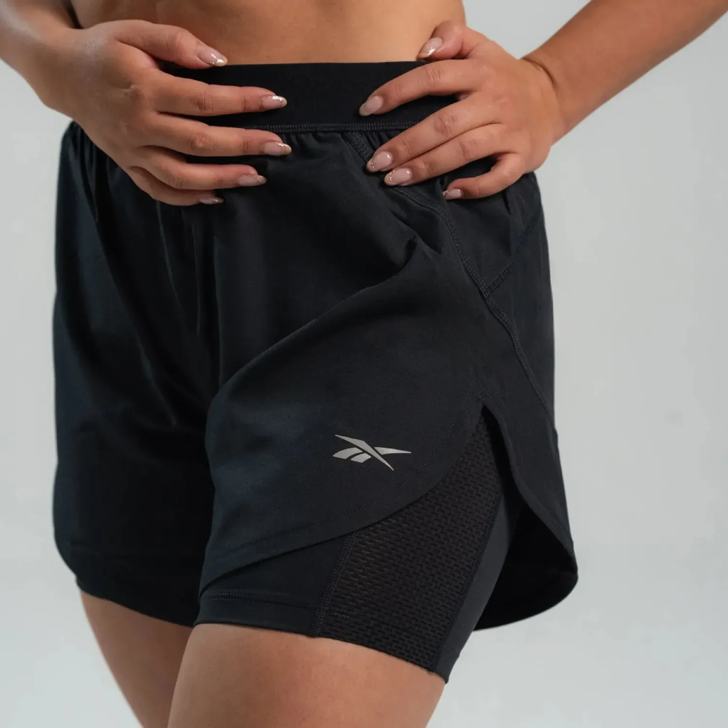 Short Reebok Running Mujer Running W  2in1 Short color negro | Platanitos