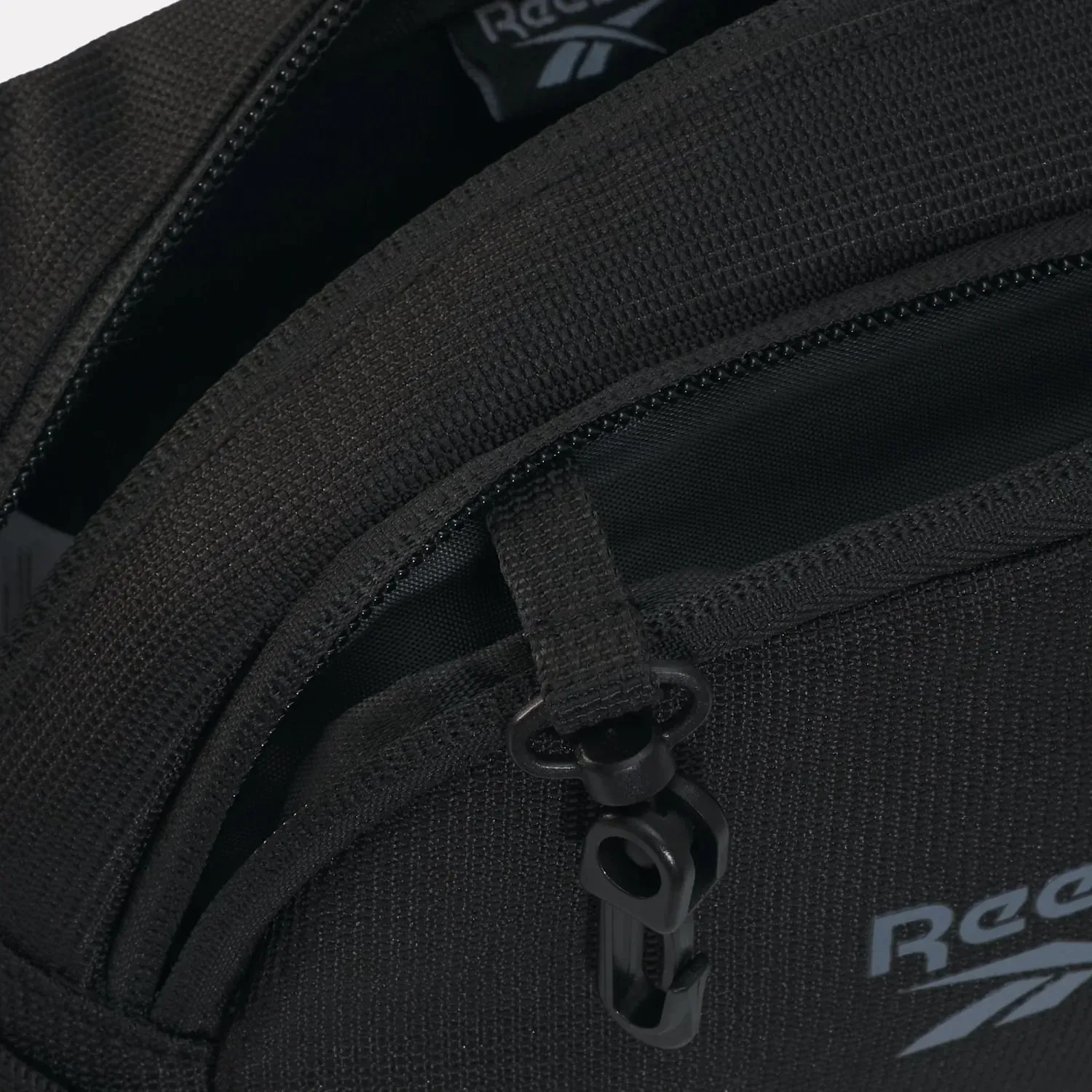 Canguro Reebok Training Unisex Rbk Restore Waistbag color negro | Platanitos