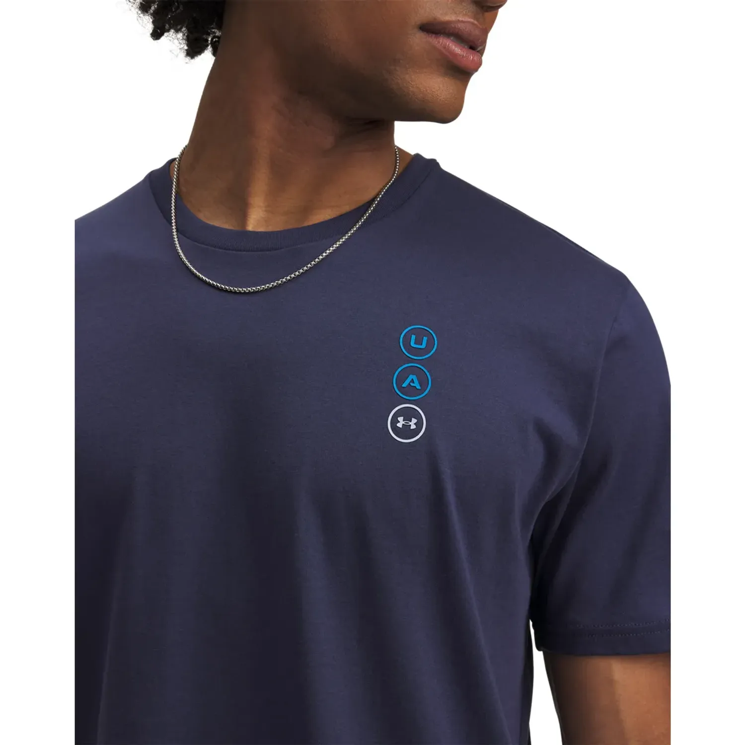 Under Armour Polo Under Armour Urbana Hombre Circle Logo Stack Ss color azul | Platanitos