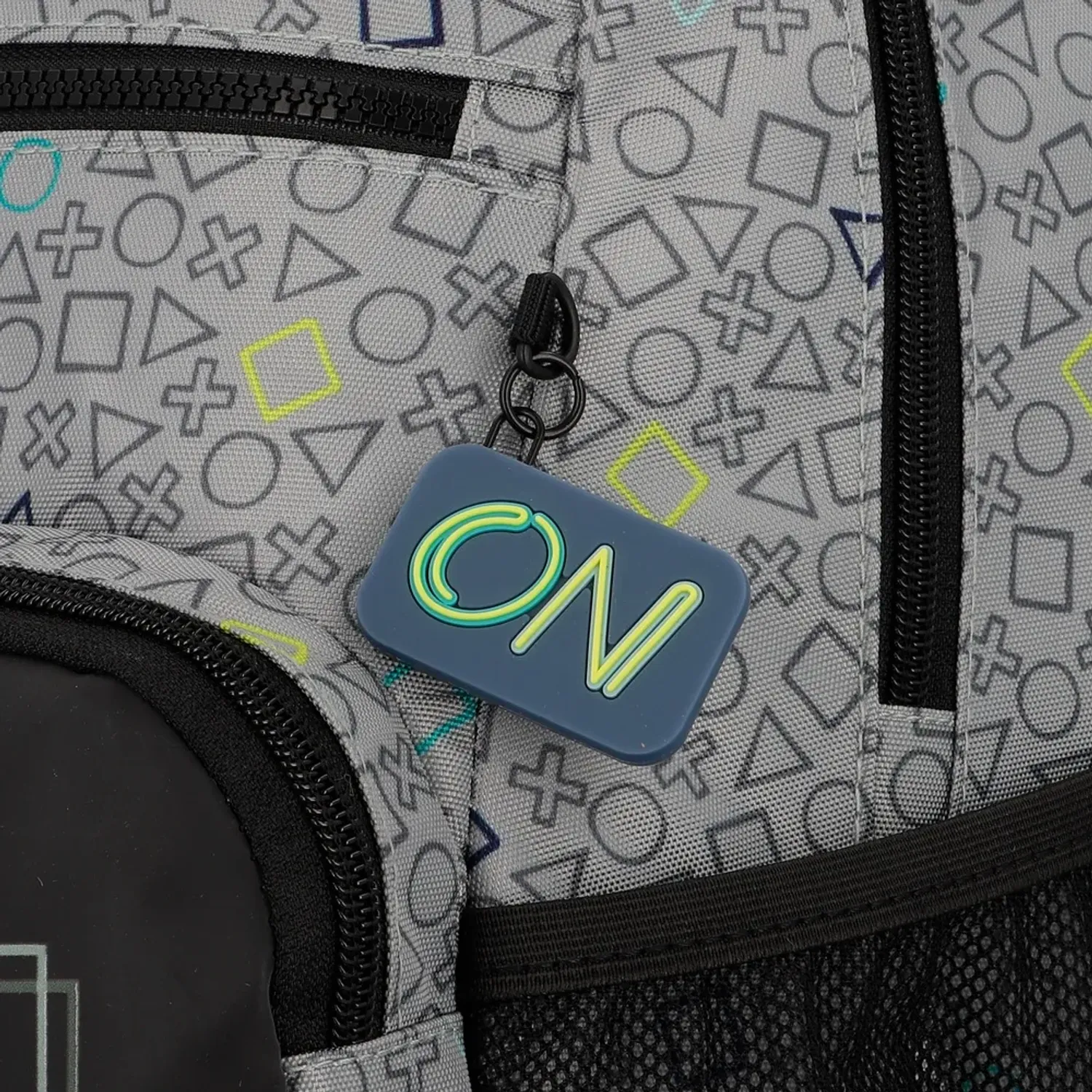 Mochila Xtrem Niño Bolt 6xt color gris | Platanitos