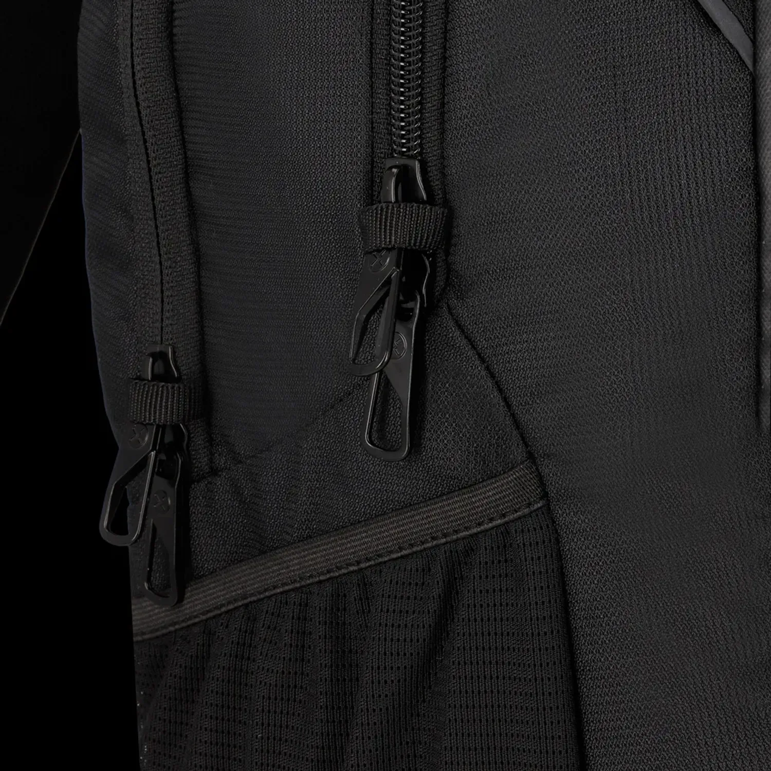 Mochila Xtrem Para Laptop Unisex 15plg Brooklyn 6xt color negro | Platanitos