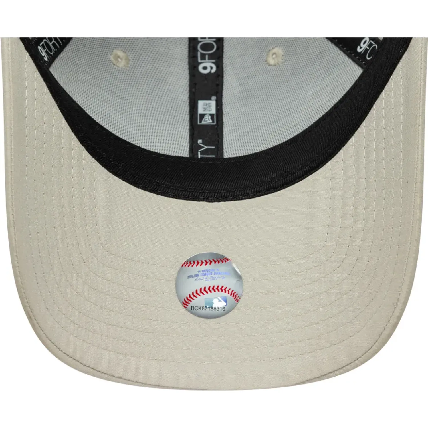 NEW ERA Gorra New Era Urbana Mujer New York Yankees 940 color beige | Platanitos