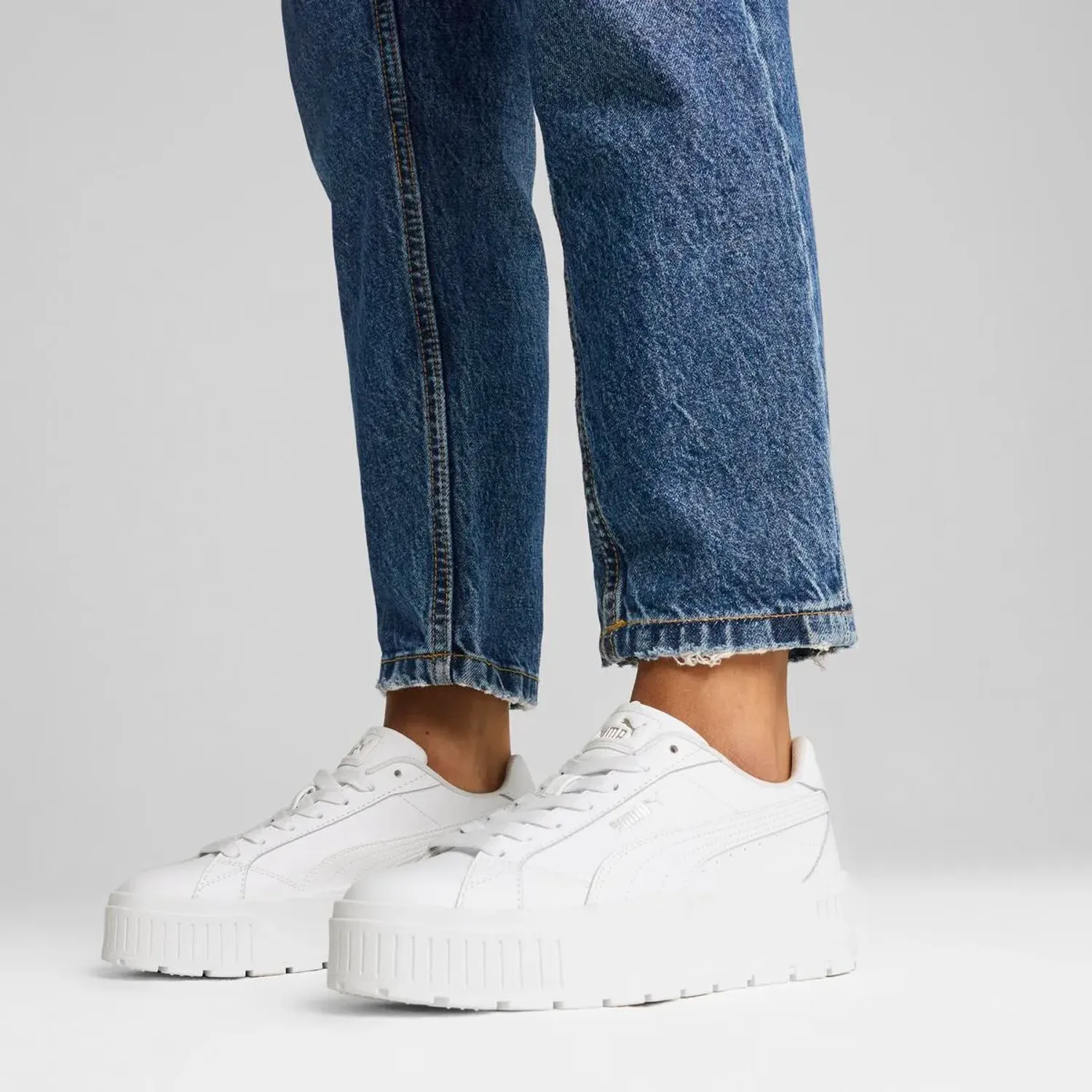 Zapatillas Puma Urbanas Mujer Karmen Ii L color blanco | Platanitos