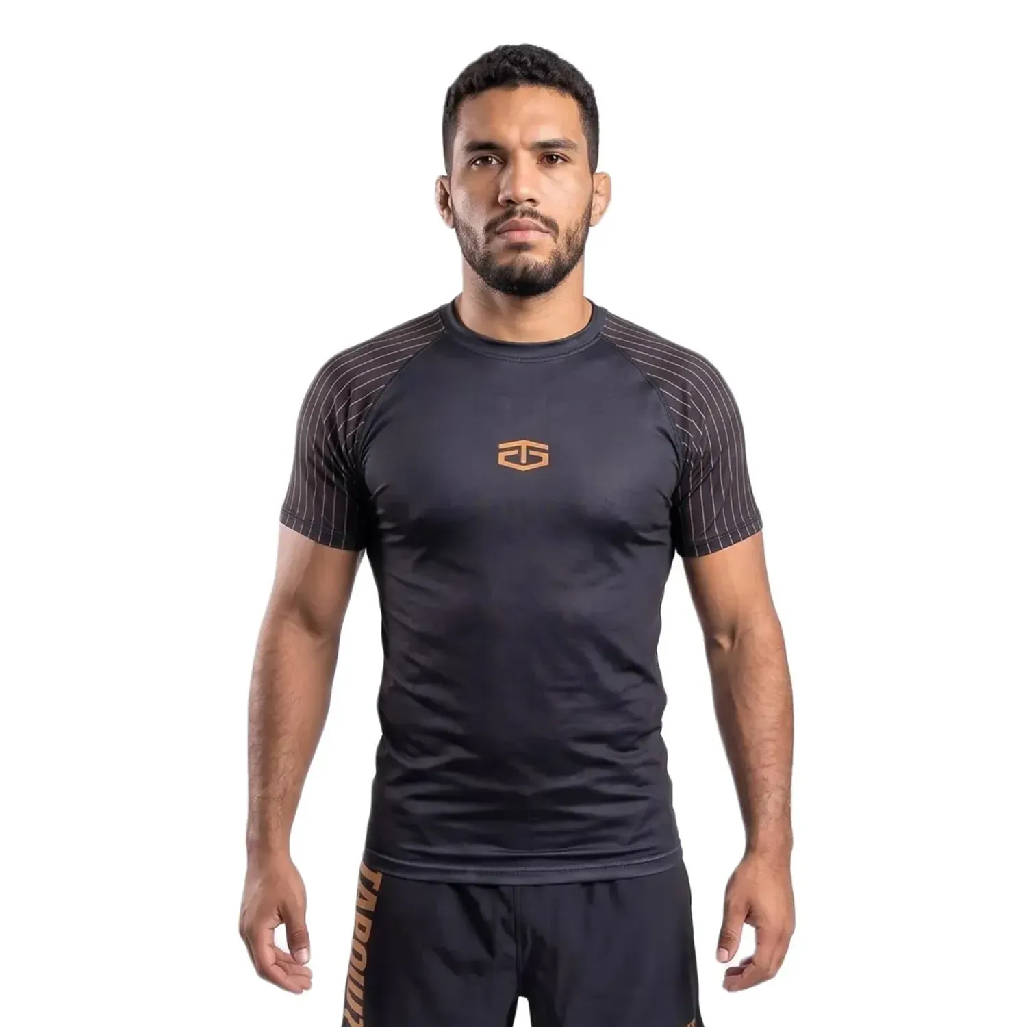 TAPOUT Polo Tapout Training Rashguard Manga Corta Hombre Cooper color negro | Platanitos
