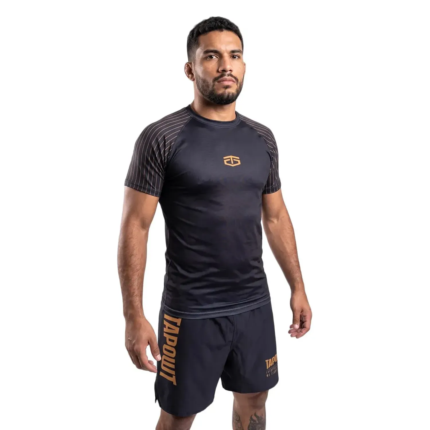 TAPOUT Polo Tapout Training Rashguard Manga Corta Hombre Cooper color negro | Platanitos