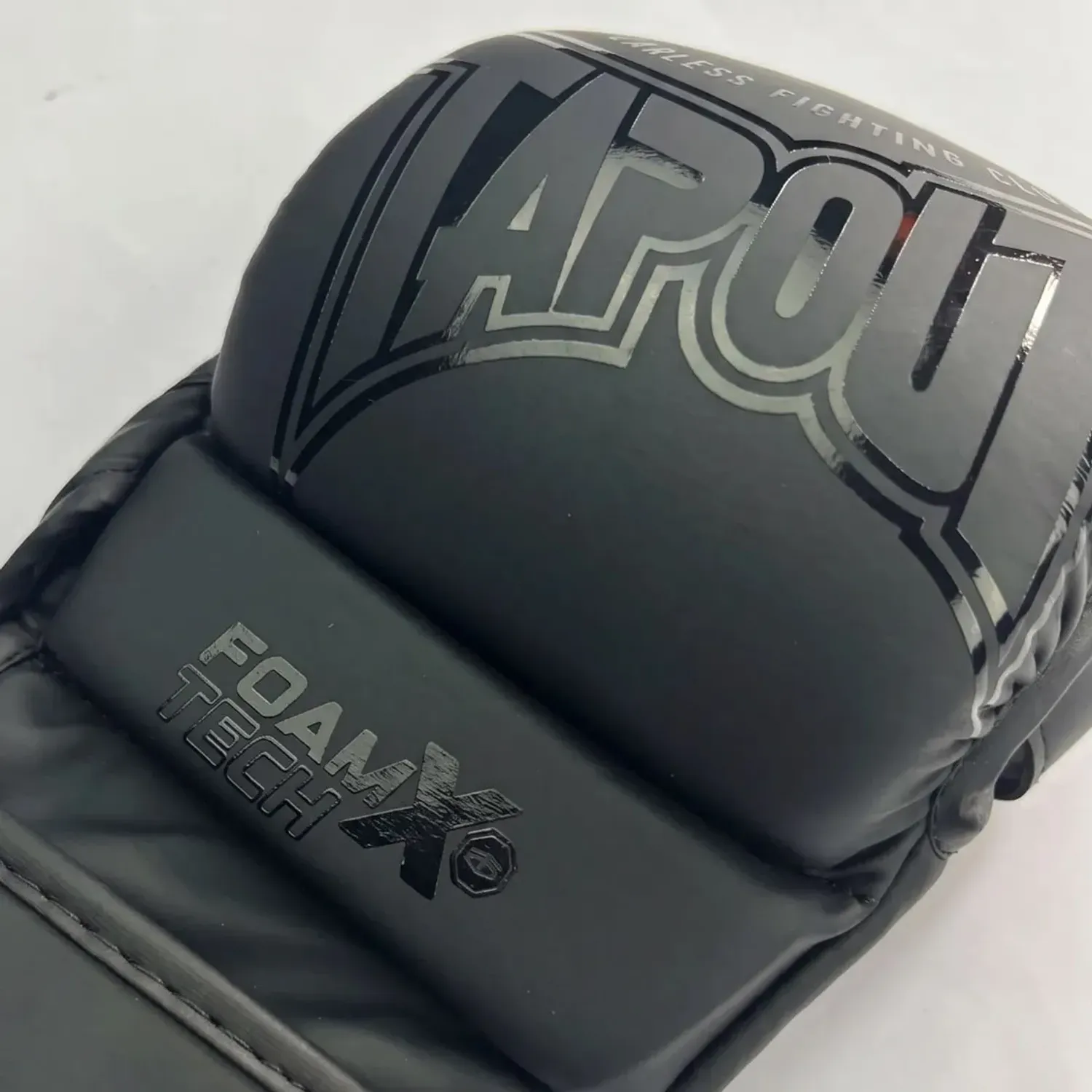 Guante Tapout Sparrin Mma Unisex Terra color negro | Platanitos