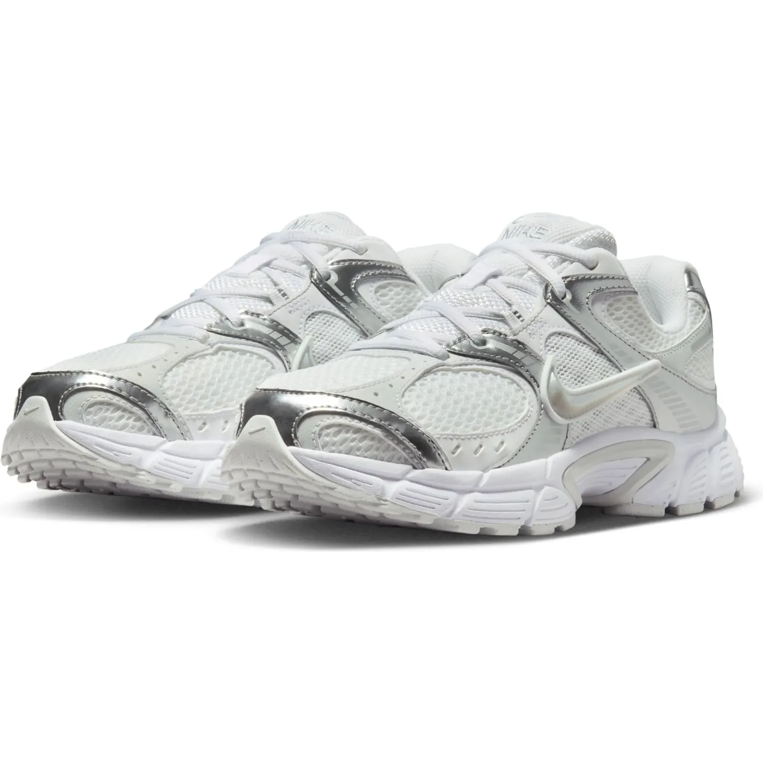 Zapatillas Nike Urbanas Mujer V5 Rnr color blanco / metalizado | Platanitos