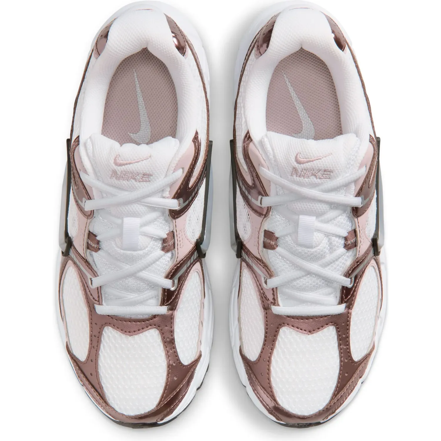 Zapatillas Nike Urbanas Mujer V5 Rnr color blanco / rosado | Platanitos