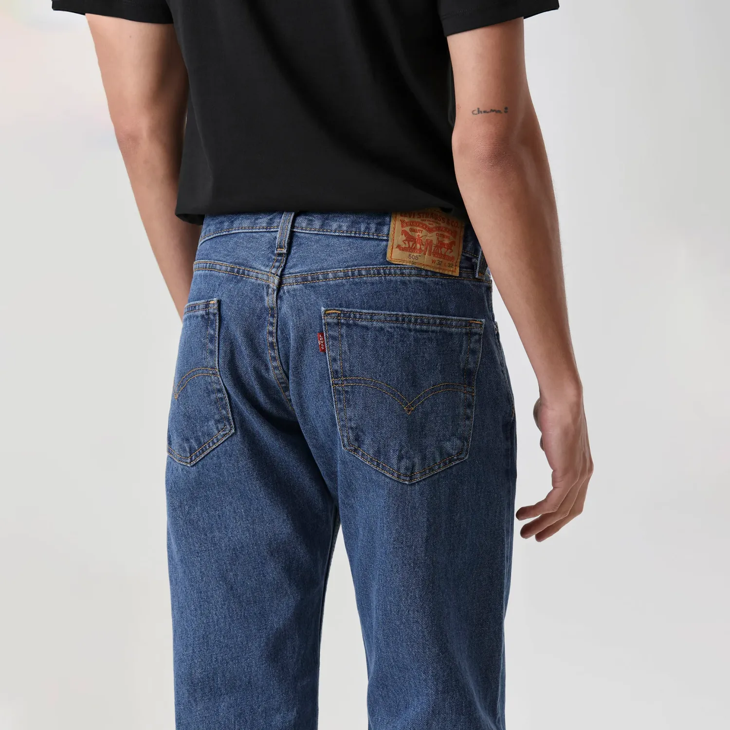 Levis Pantalon Levis Jeans Hombre 505 color azul intermedio | Platanitos
