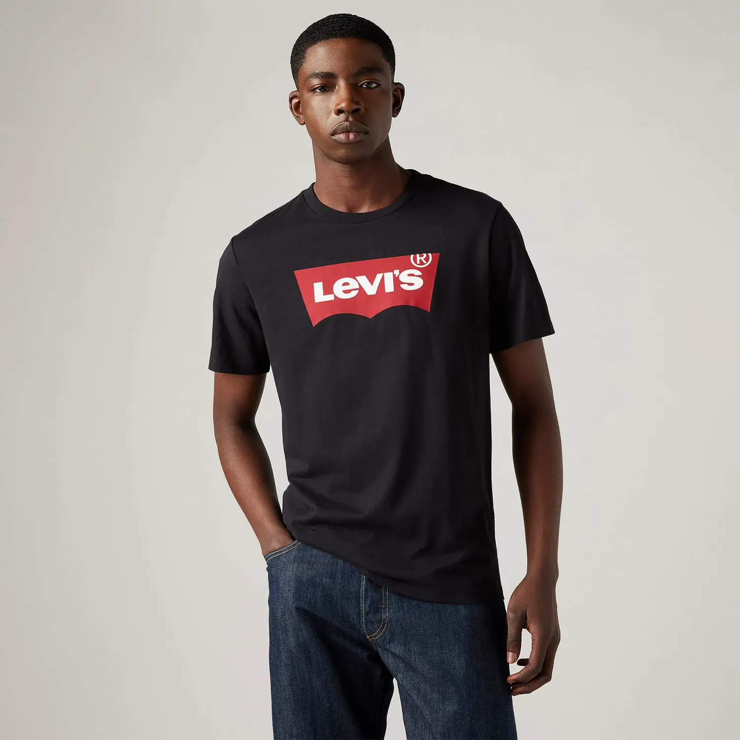 Polo Levis Manga Corta Hombre Clasic Logo Batwing color negro | Platanitos
