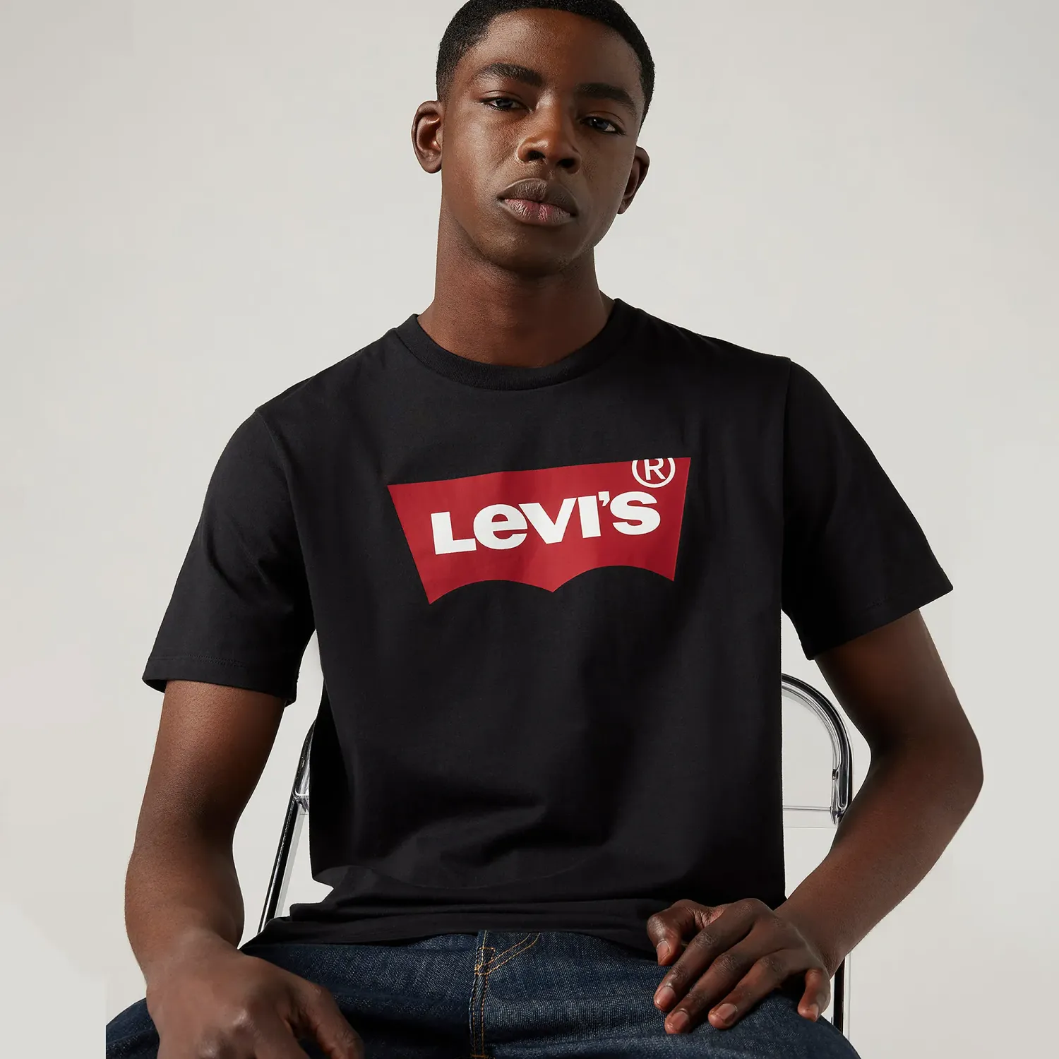 Polo Levis Manga Corta Hombre Clasic Logo Batwing color negro | Platanitos