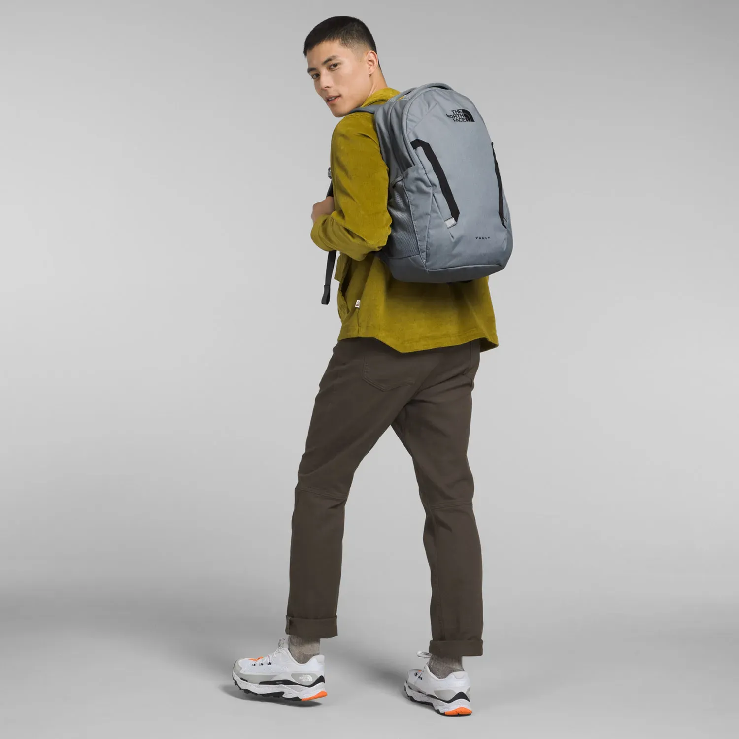 The North Face Mochila The North Face Viajera Unisex Vault color plomo | Platanitos