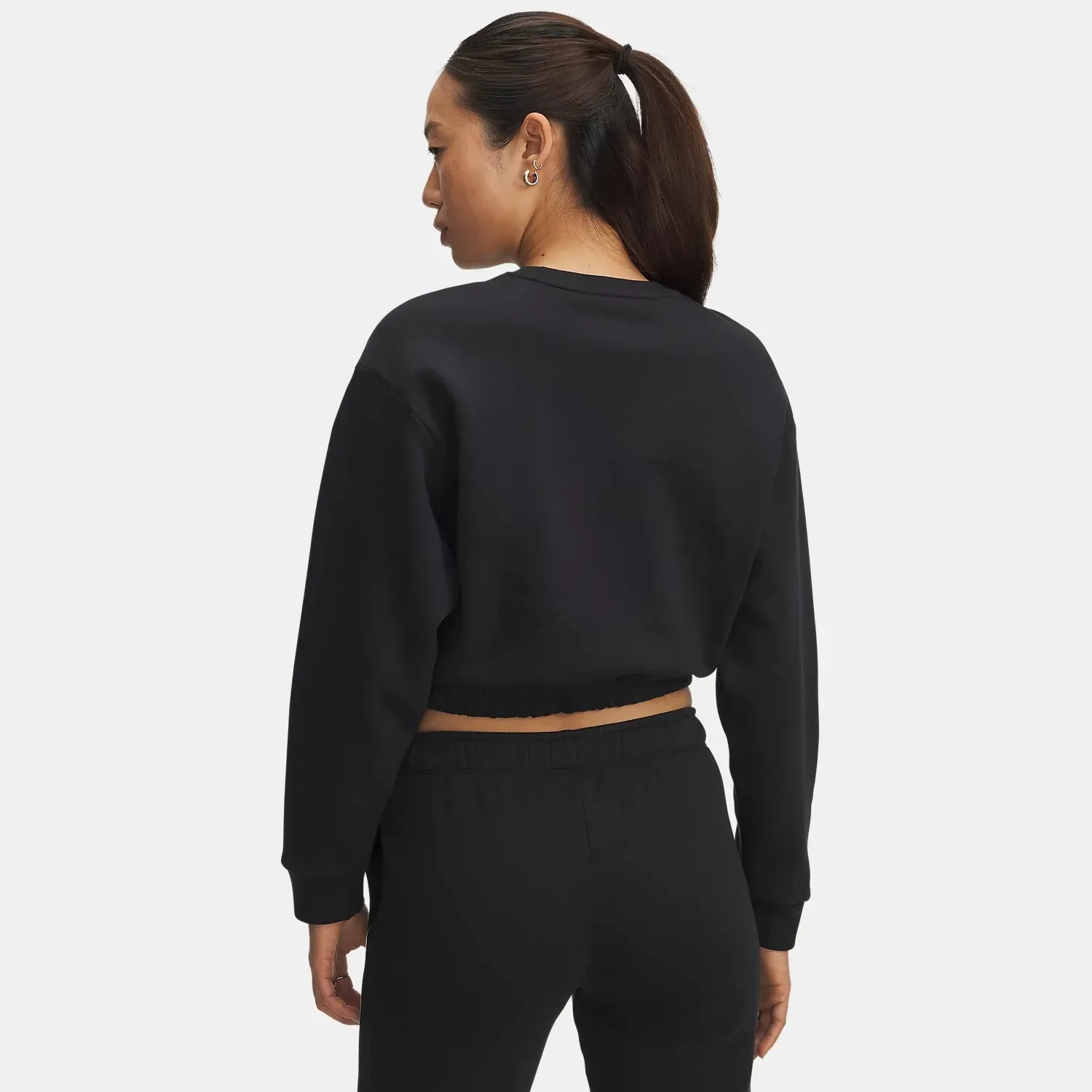 Polera Under Armour Deportiva Mujer  Rival Fleece Piped Crew color negro | Platanitos
