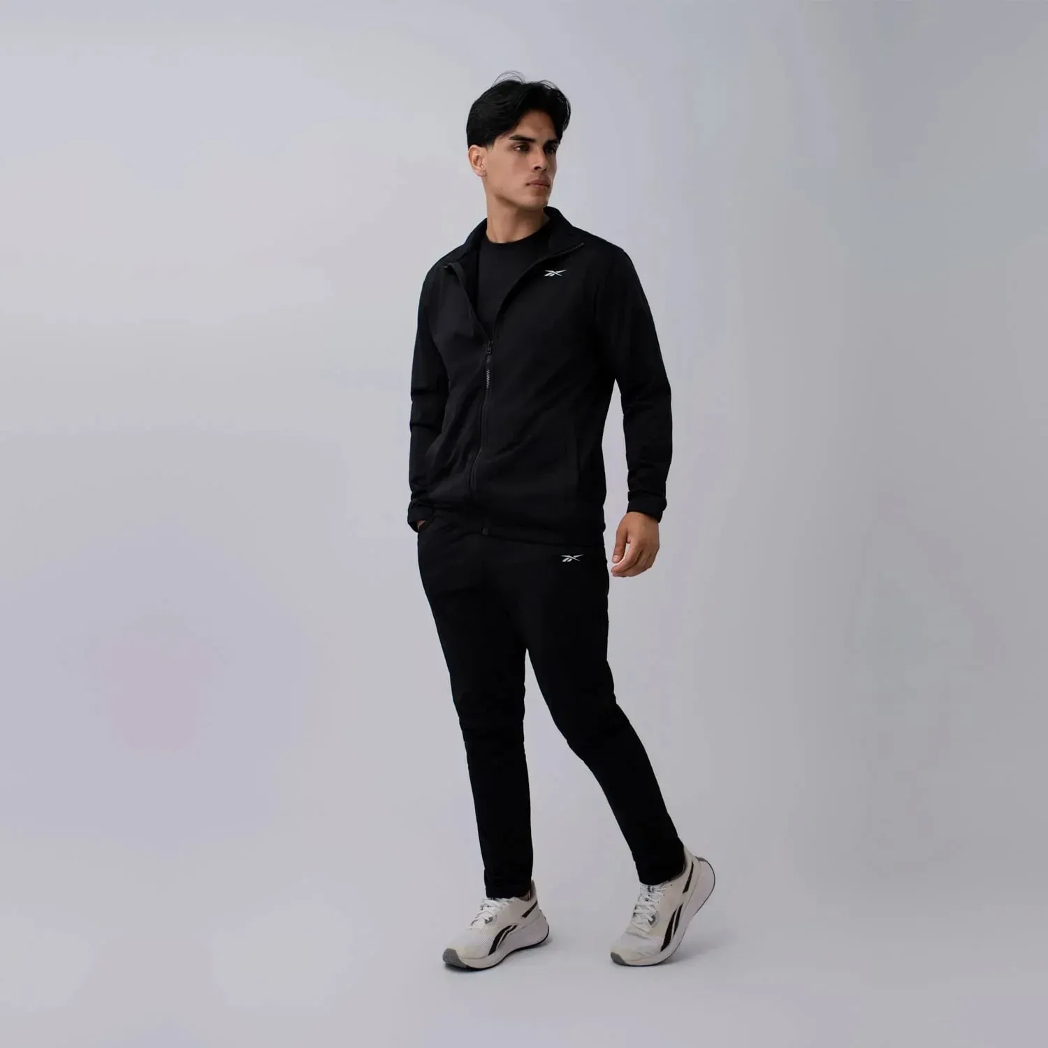 Reebok Conjunto Reebok Deportivo Hombre Core Training Tracksuit color negro | Platanitos
