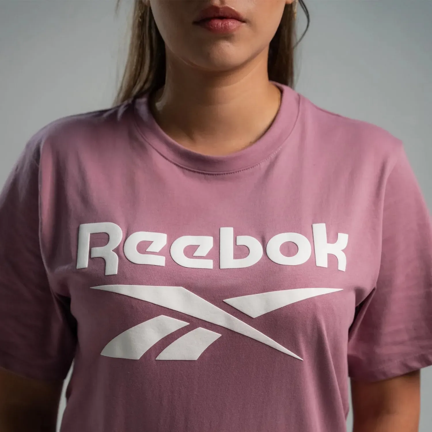 Reebok Polo Reebok Deportivo Mujer Women Big Logo Tee color rosado | Platanitos