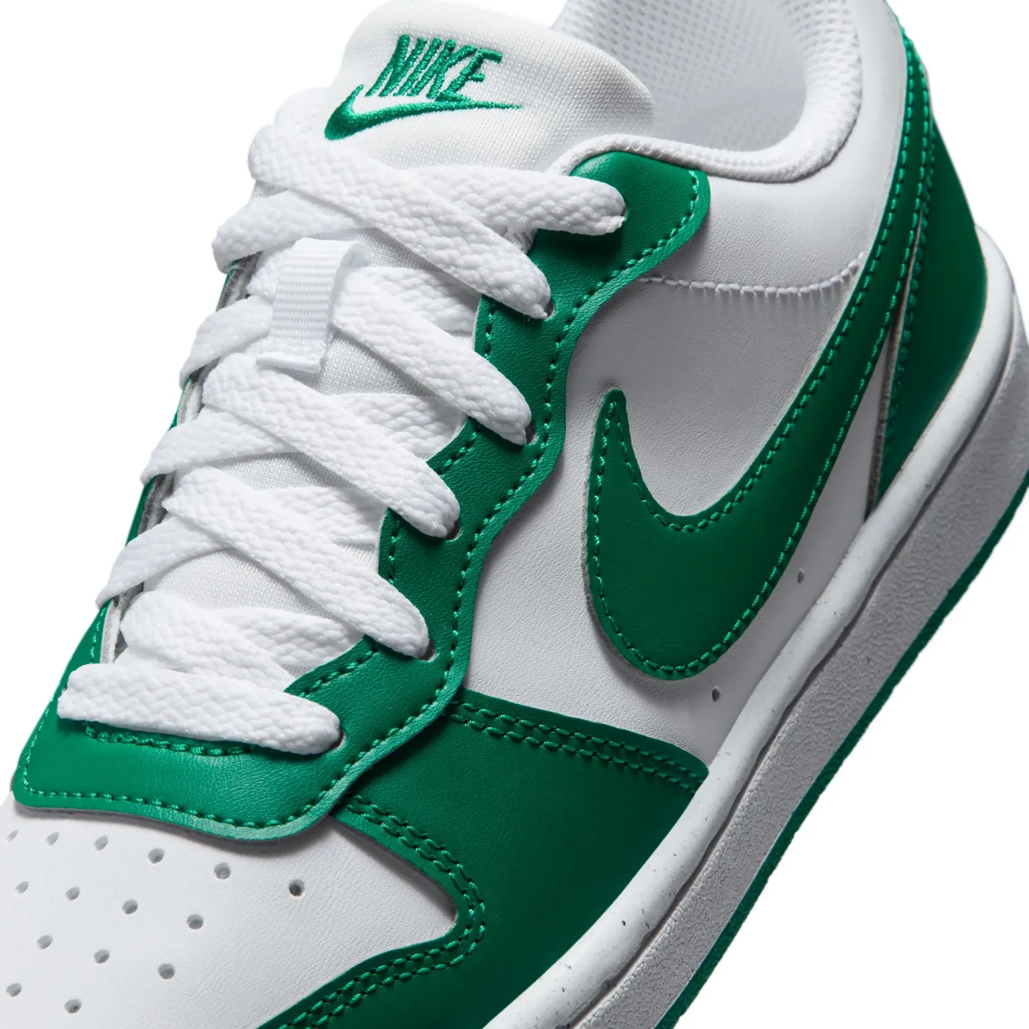 Zapatillas Nike Urbanas Juvenil Court Borough Low Recraft color blanco | Platanitos