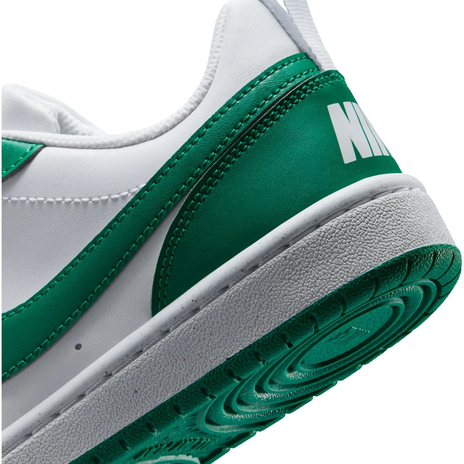 Zapatillas Nike Urbanas Juvenil Court Borough Low Recraft color blanco | Platanitos