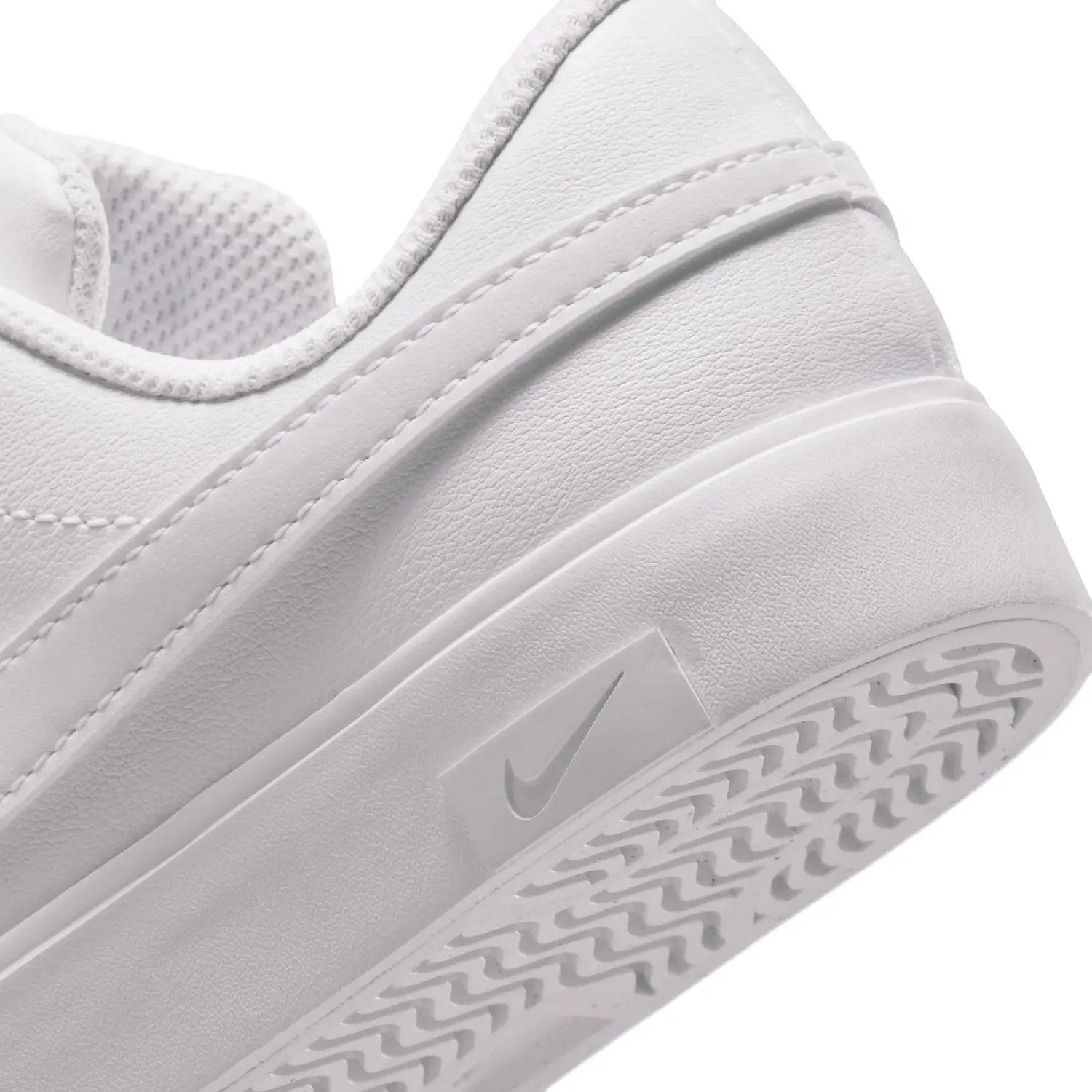 Nike Zapatillas Nike Urbanas Niños Nike Tennis Essential Bp color blanco | Platanitos
