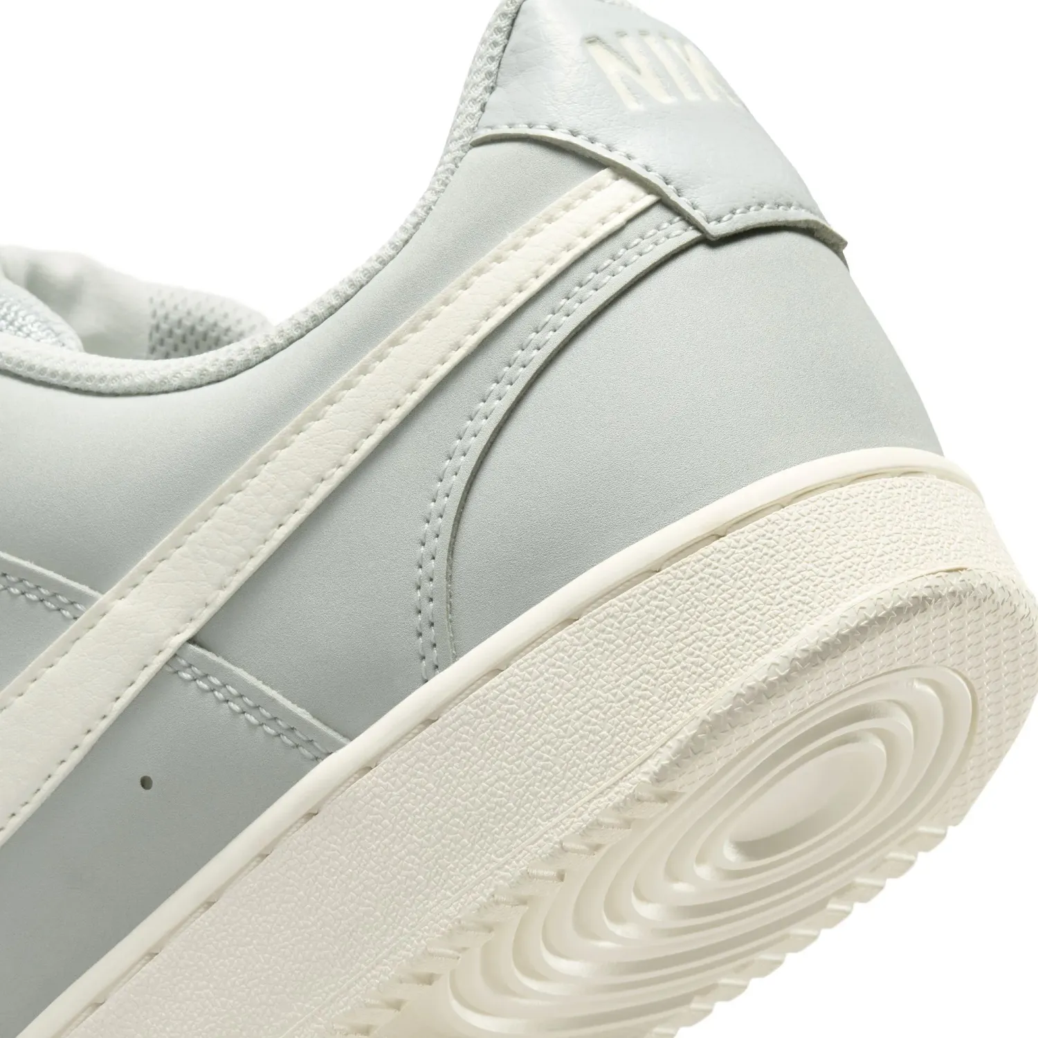 Zapatillas Nike Urbanas Hombre Nike Court Vision Lo V2 Nbk color gris | Platanitos