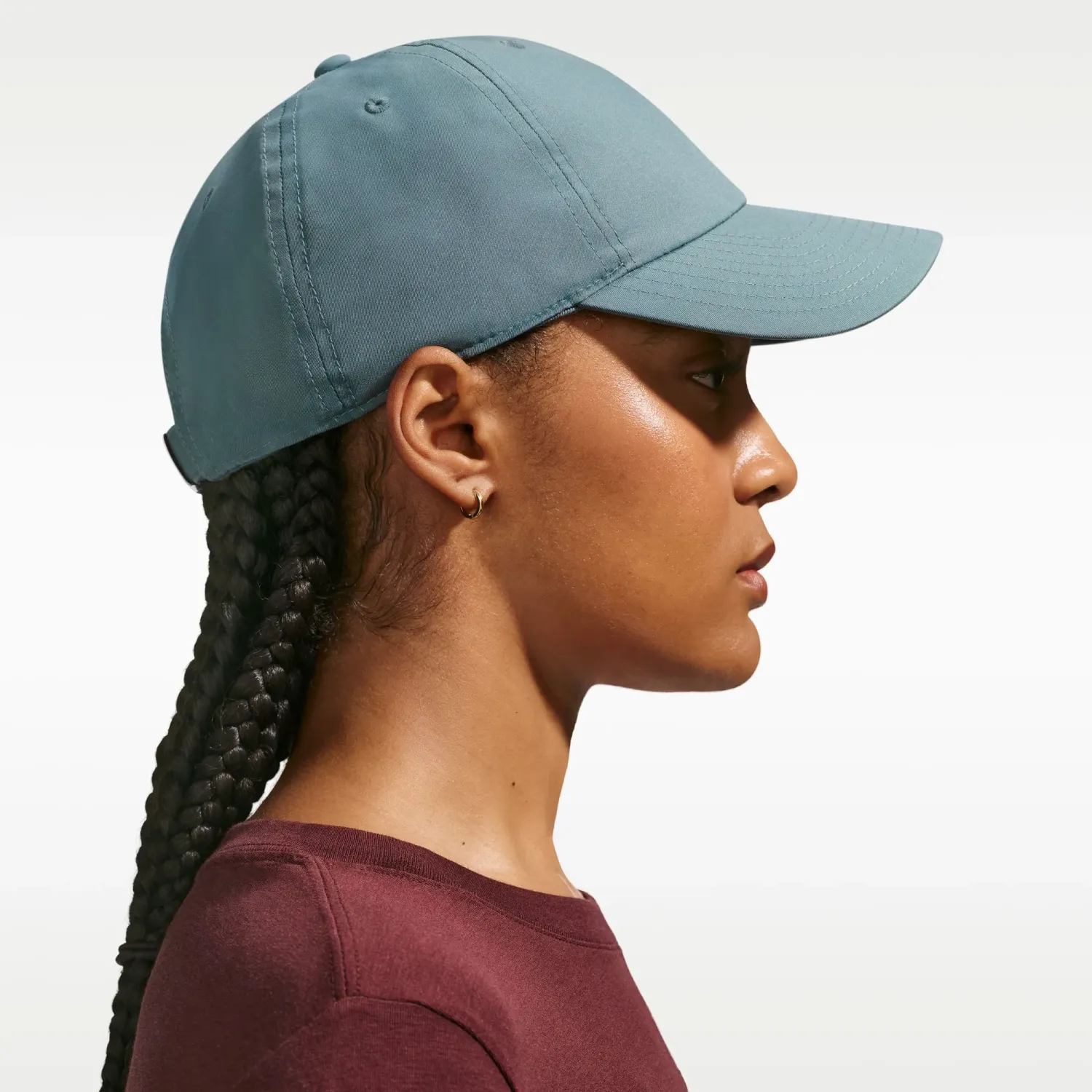Nike Gorra Nike Sin Estructura Sportswear Unisex Dri-Fit Club Metal Swoosh color gris | Platanitos