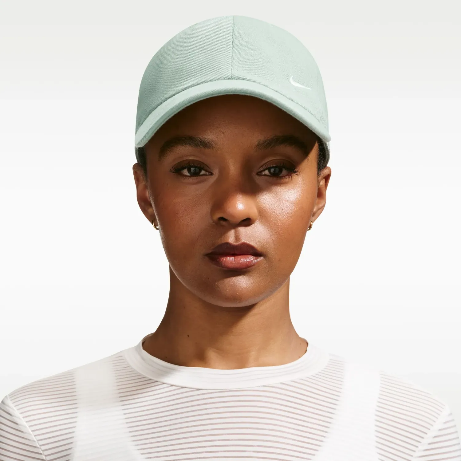 Nike Gorra Nike Sportswear Sin Estructura Unisex Adulto Club Small Swoosh color verde | Platanitos