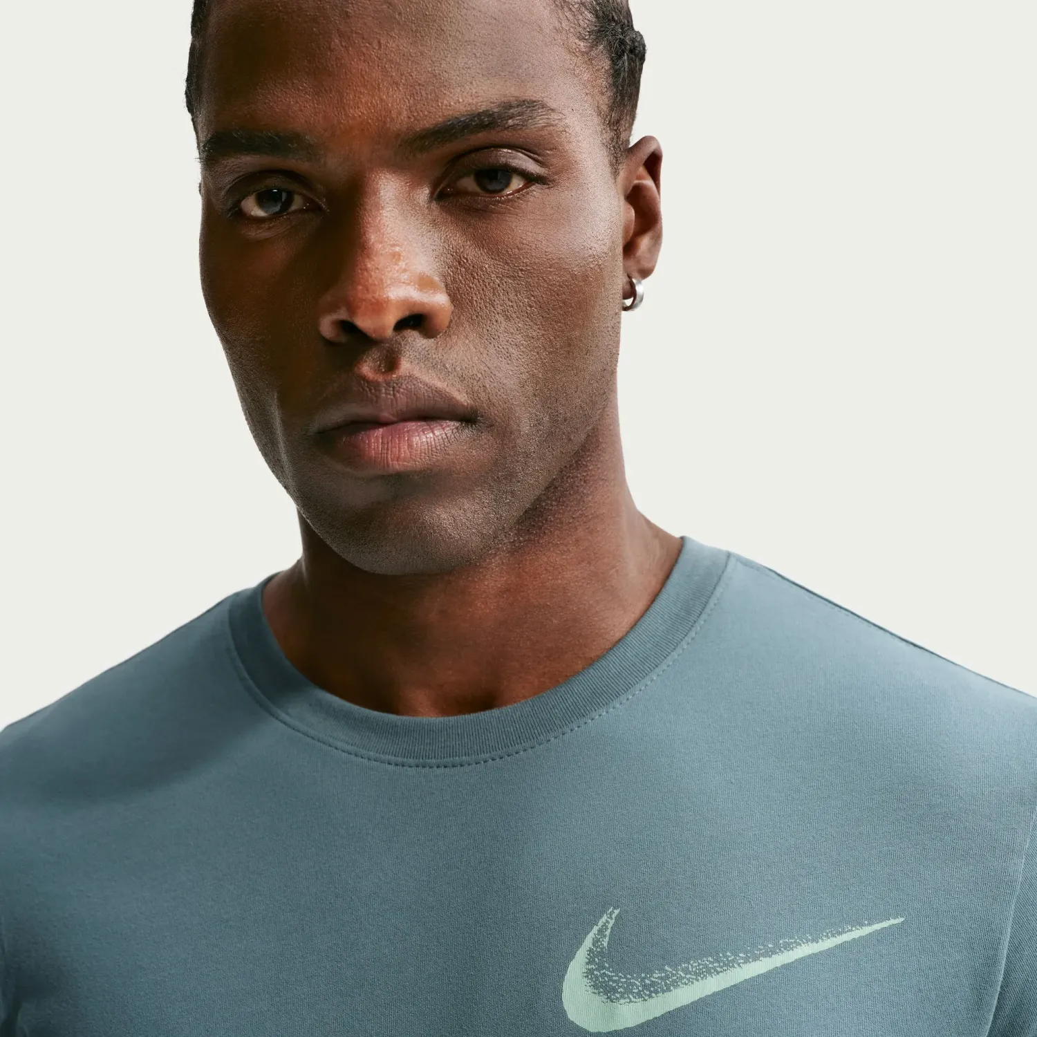 Nike Polo Nike Training Hombre M Nk Df Tee Std Hbr Su26 color negro | Platanitos