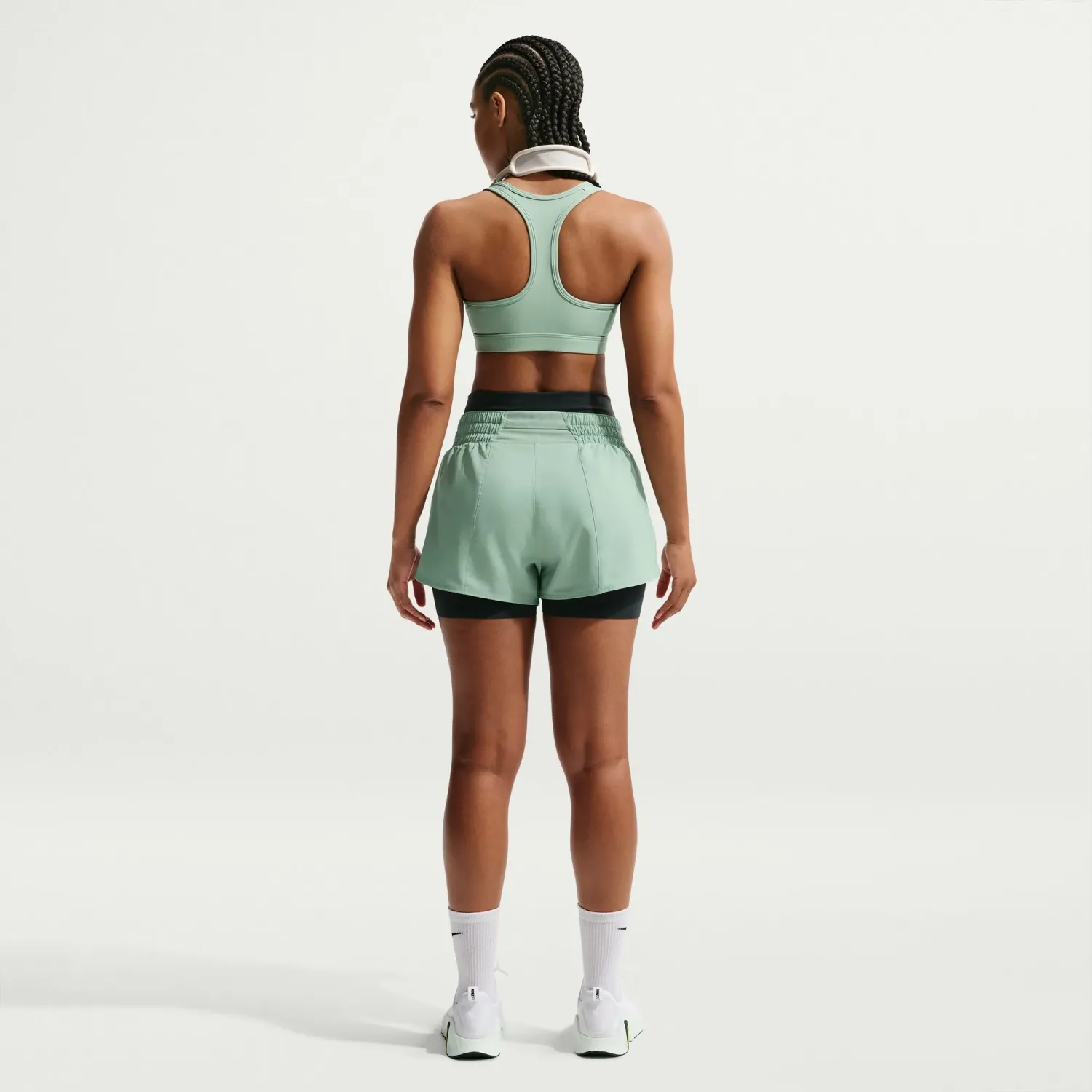 Top Nike Training Mujer Dri-Fit Swoosh - Soporte Medio color blanco | Platanitos