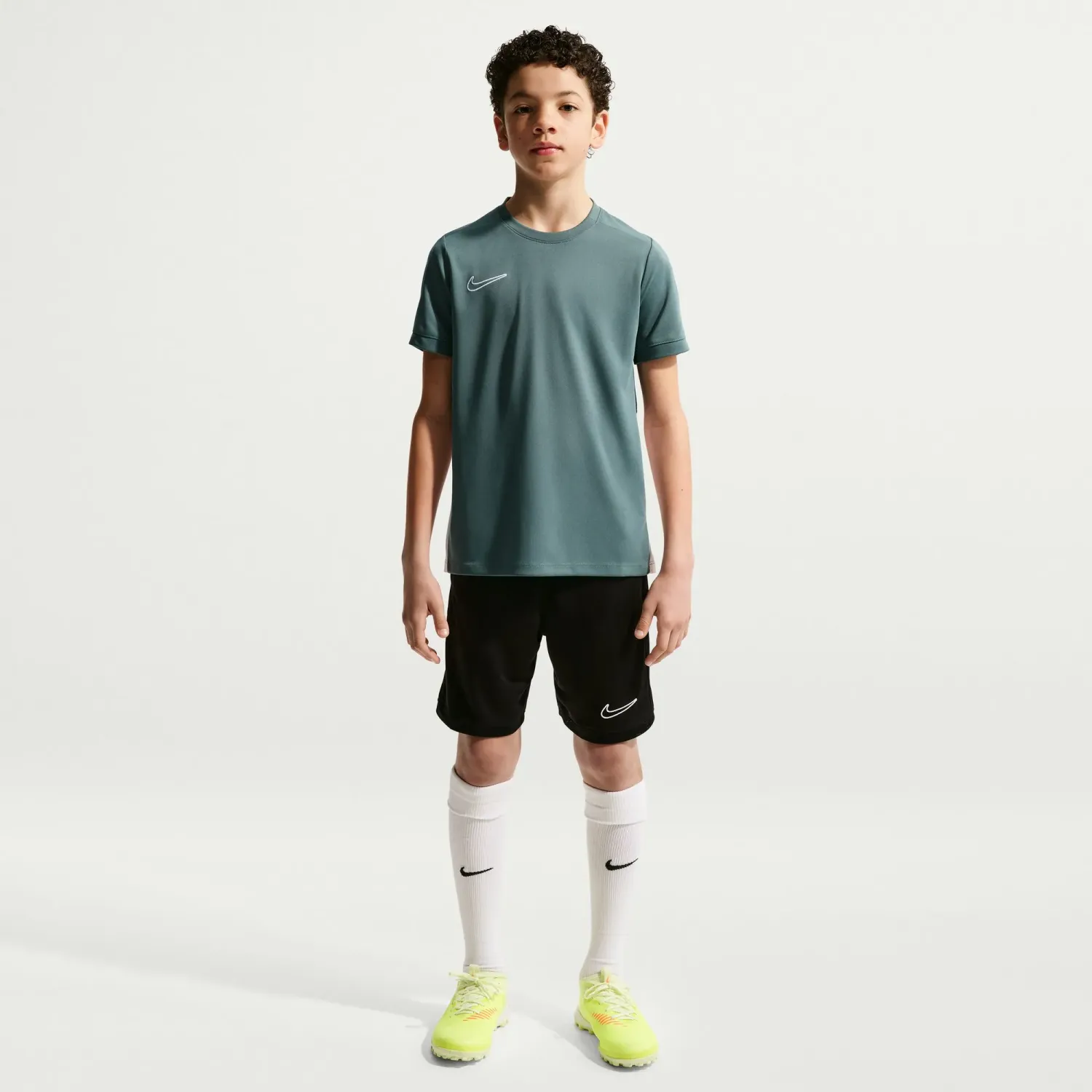 Camiseta Nike Futbol Niños Dri-Fit Academy color negro | Platanitos