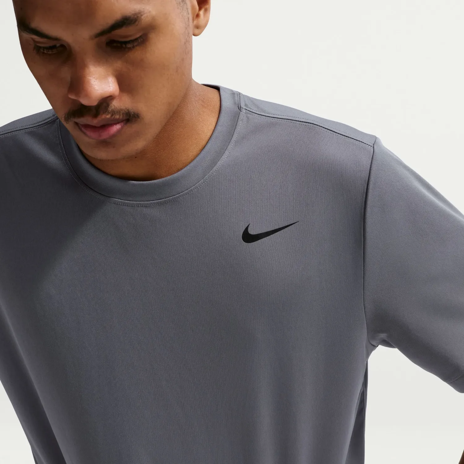 Nike Polo Nike Training Hombre Dri-Fit Standard Fit Flex color gris | Platanitos