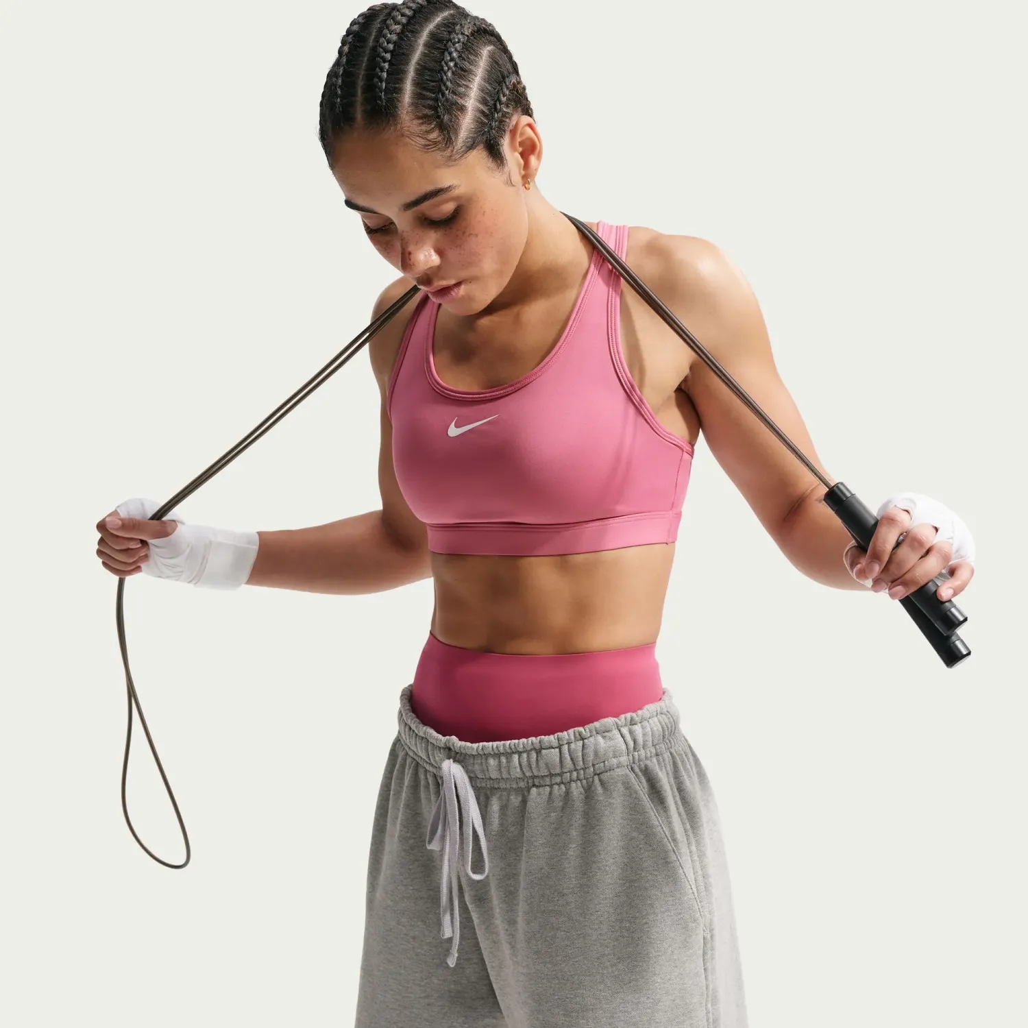 Nike Top Nike Training Mujer Dri-Fit Swoosh - Soporte Medio color rosa | Platanitos