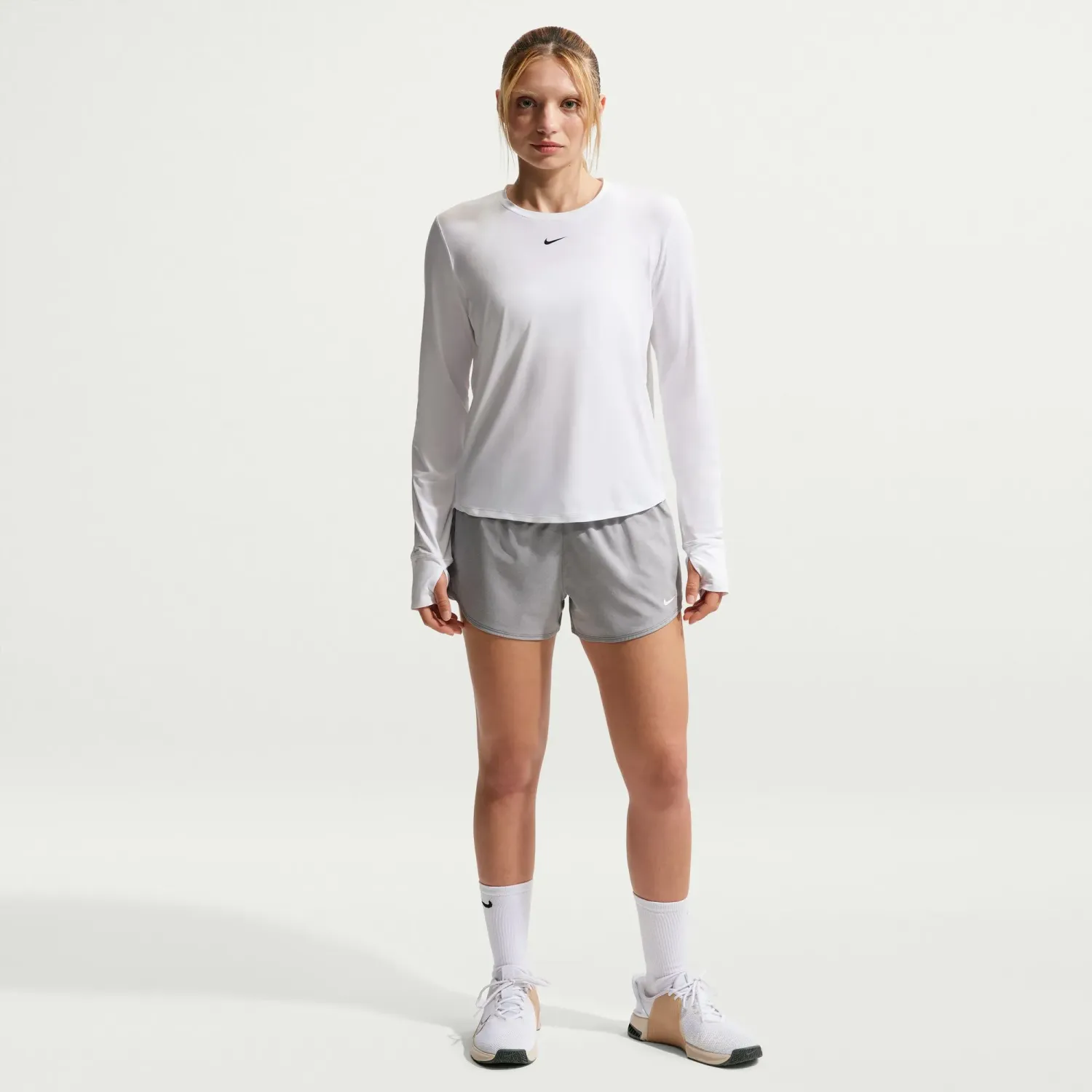 Nike Polo Nike Training Mujer Dri-Fit Long Sleeve Jersey color blanco | Platanitos