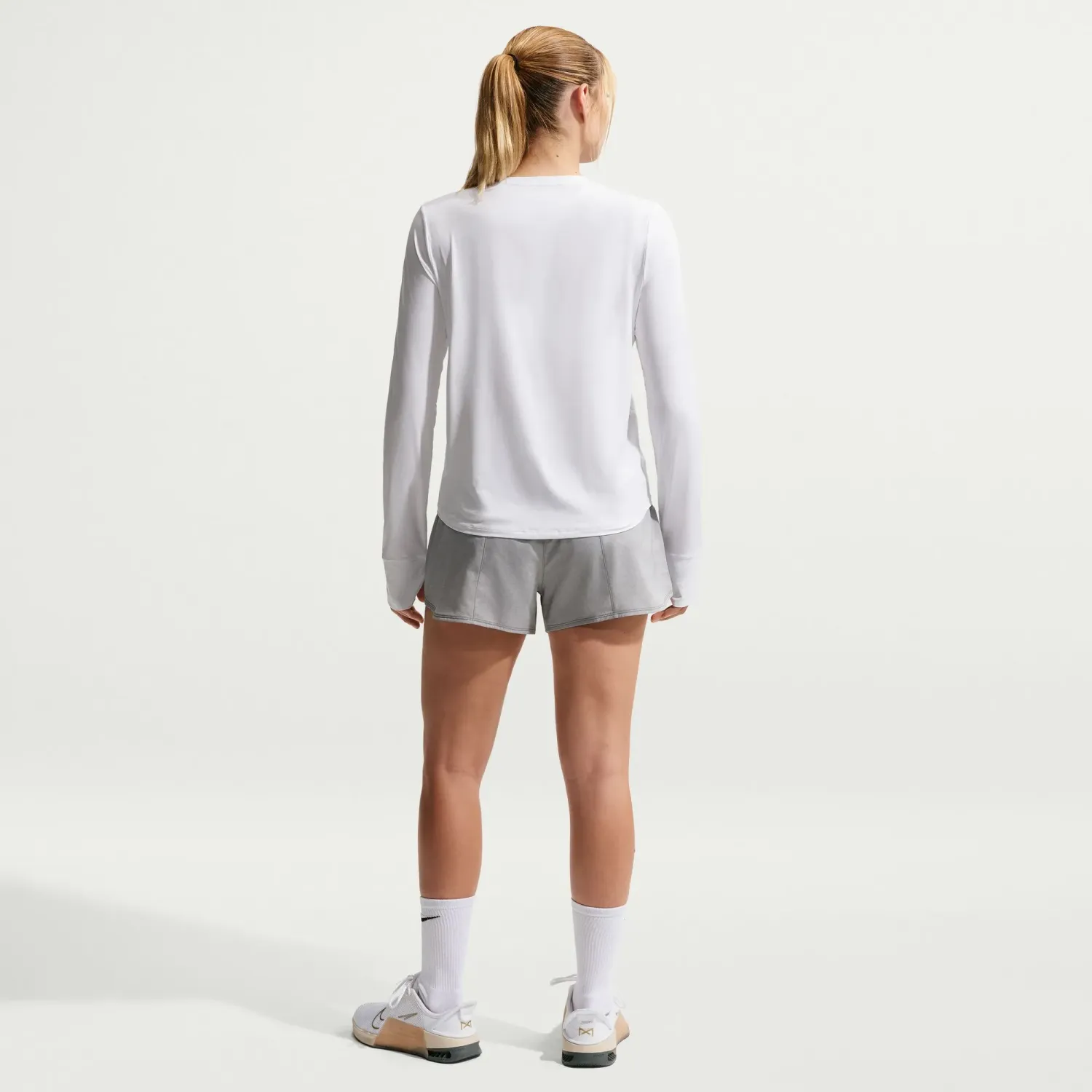 Nike Polo Nike Training Mujer Dri-Fit Long Sleeve Jersey color blanco | Platanitos