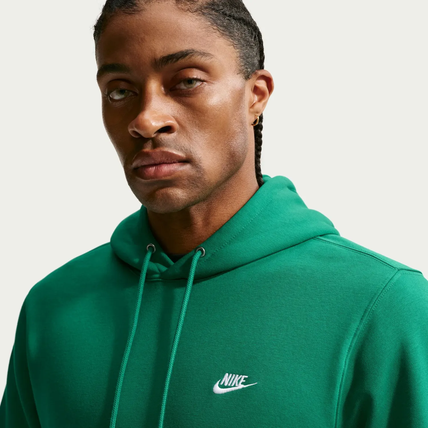 Polera Nike Sportswear Hombre Club Fleece color verde | Platanitos