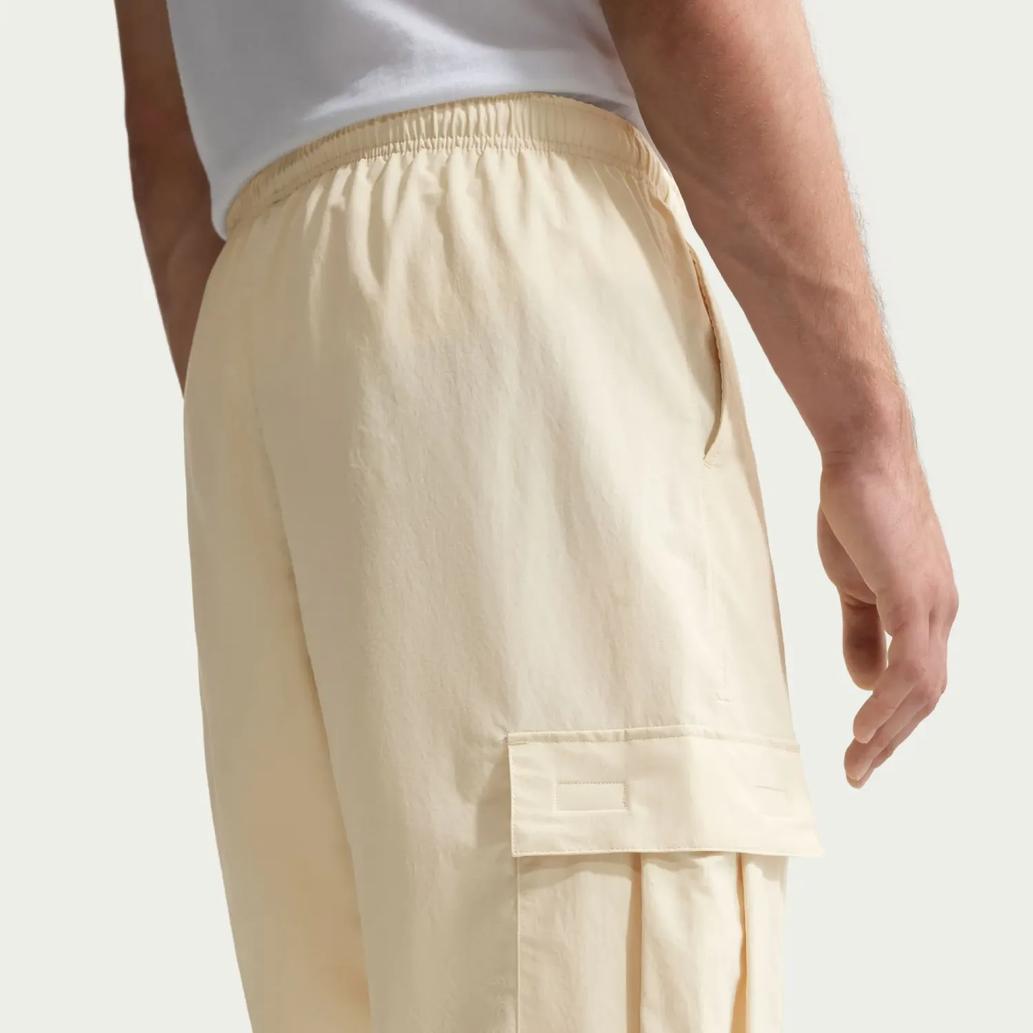 Casaca Nike Deportivo Hombre M Nk Club Wvn Cargo Pant color negro | Platanitos
