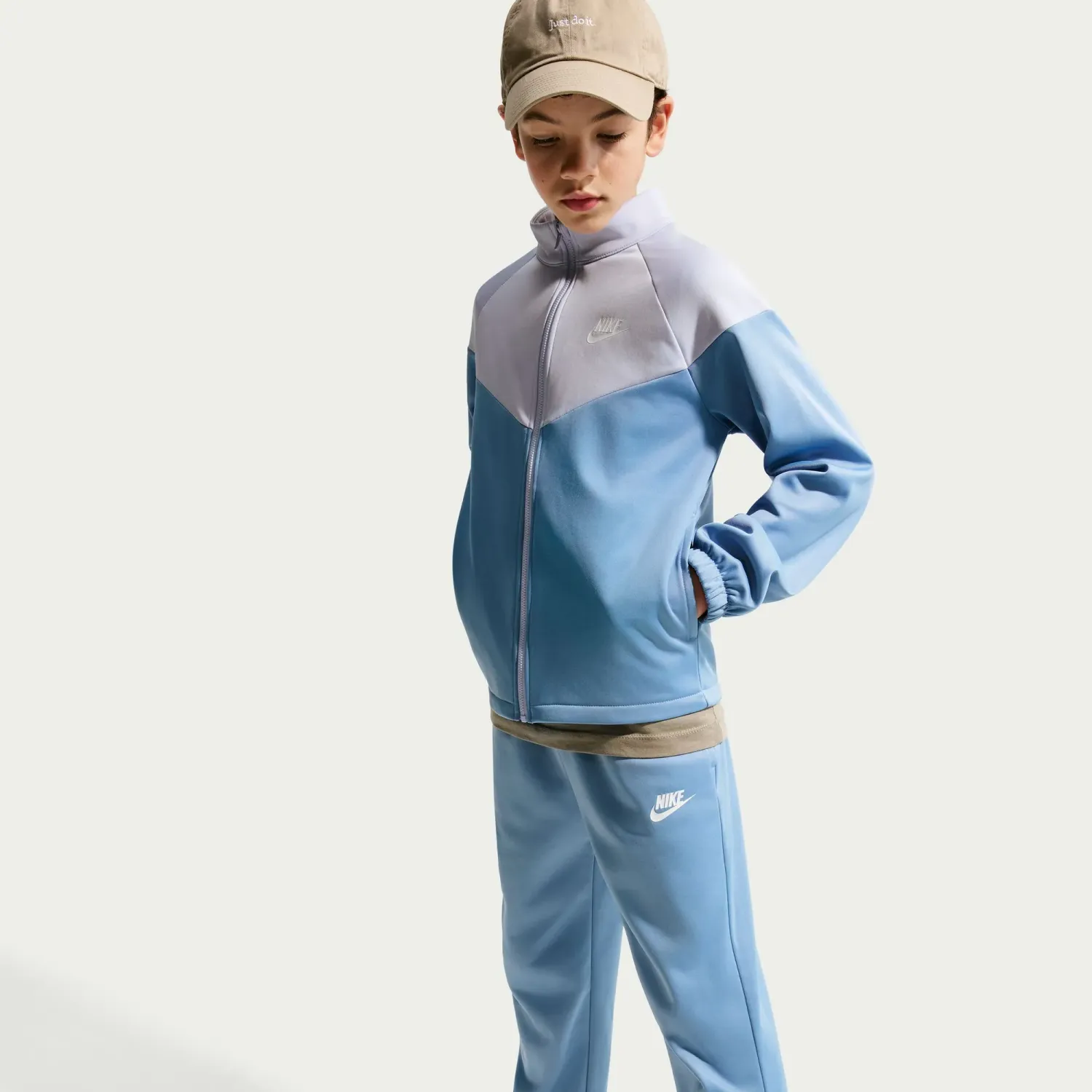 Nike Conjunto Nike Sportswear Juvenil Dri-Fit Tracksuit color celeste | Platanitos