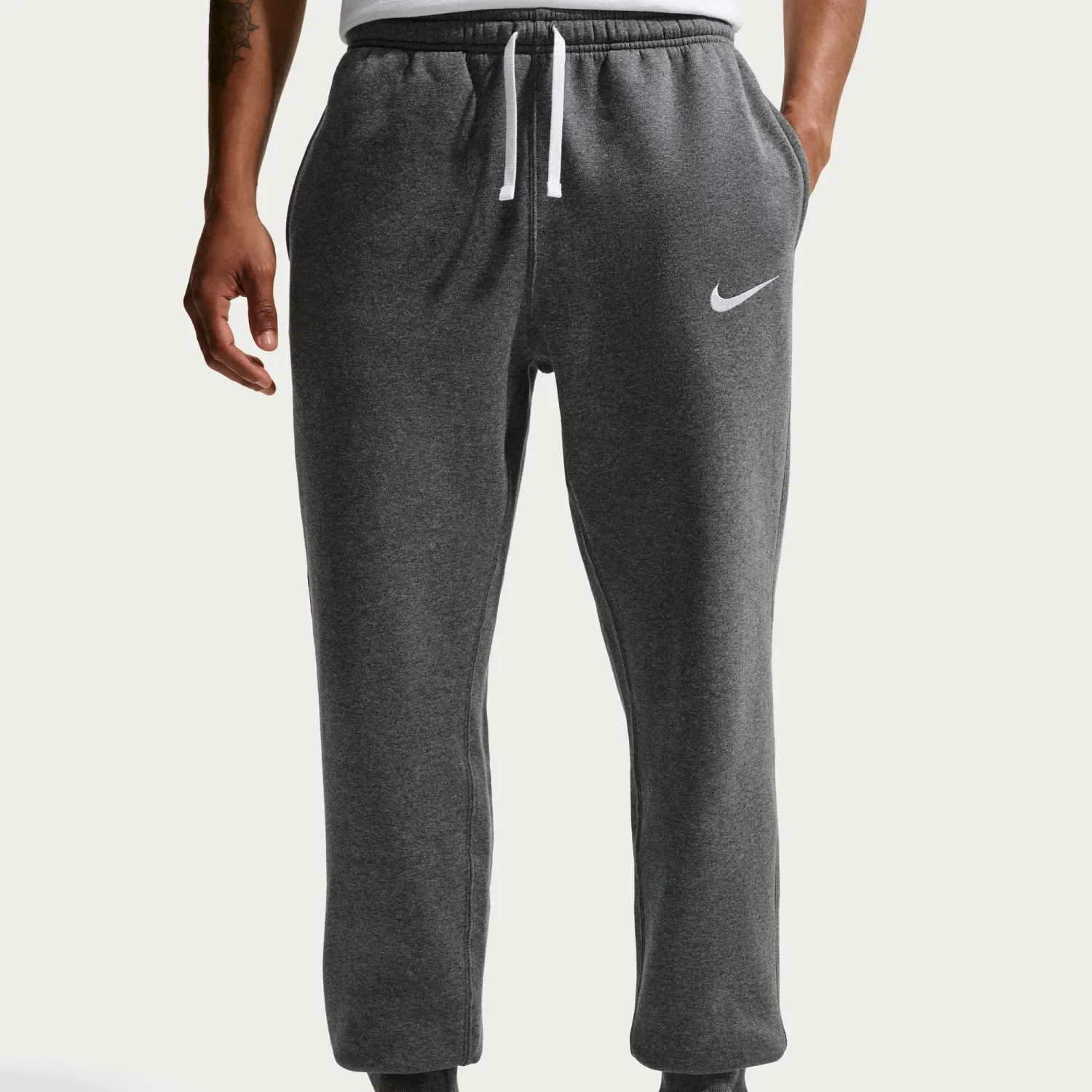 Nike Pantalon Nike De Futbol Hombre Park26 Senior Fleece Pants color gris | Platanitos
